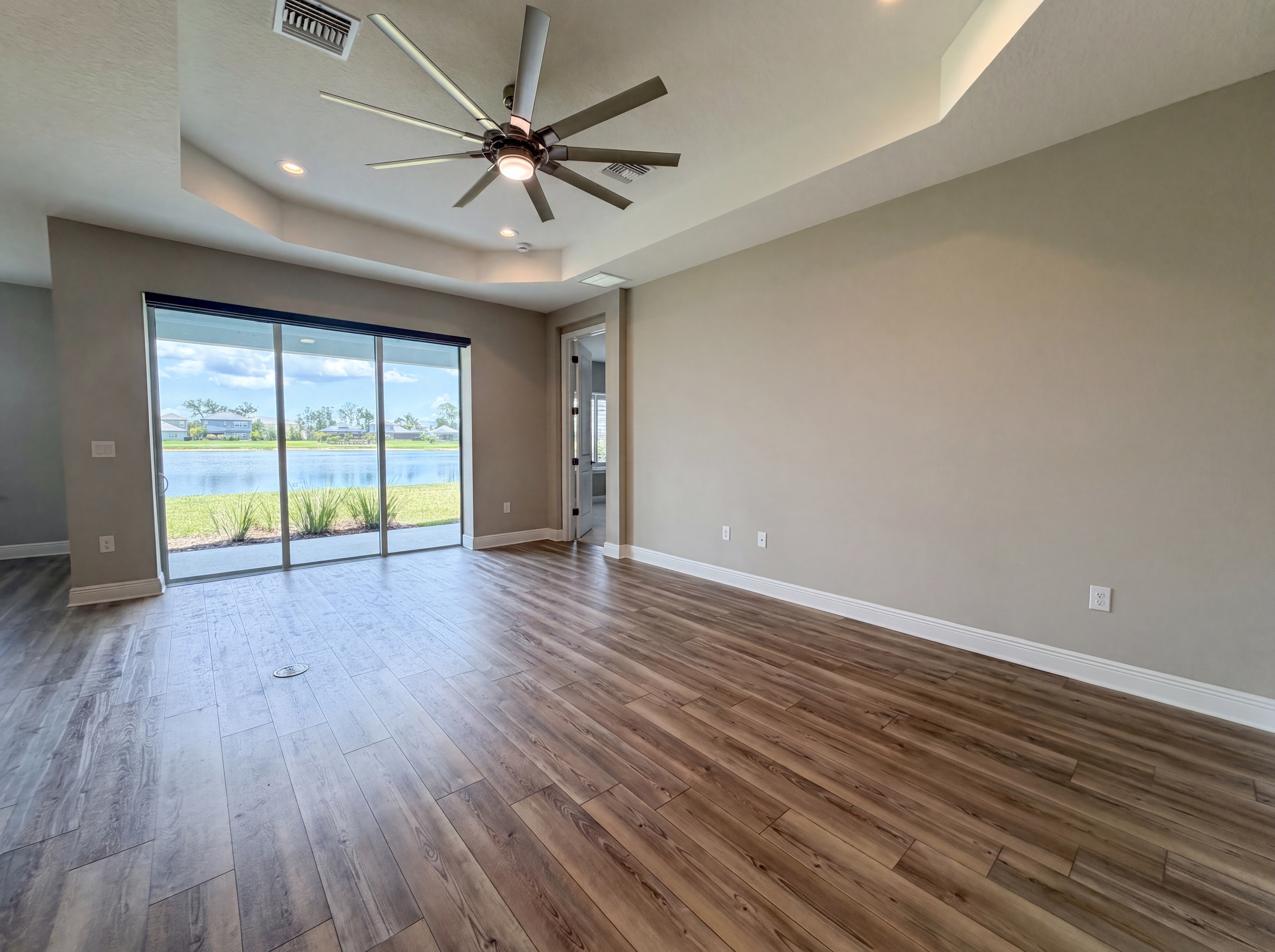 Photo 3 of 34 of 10710 Falling Leaf Ct, Parrish, FL