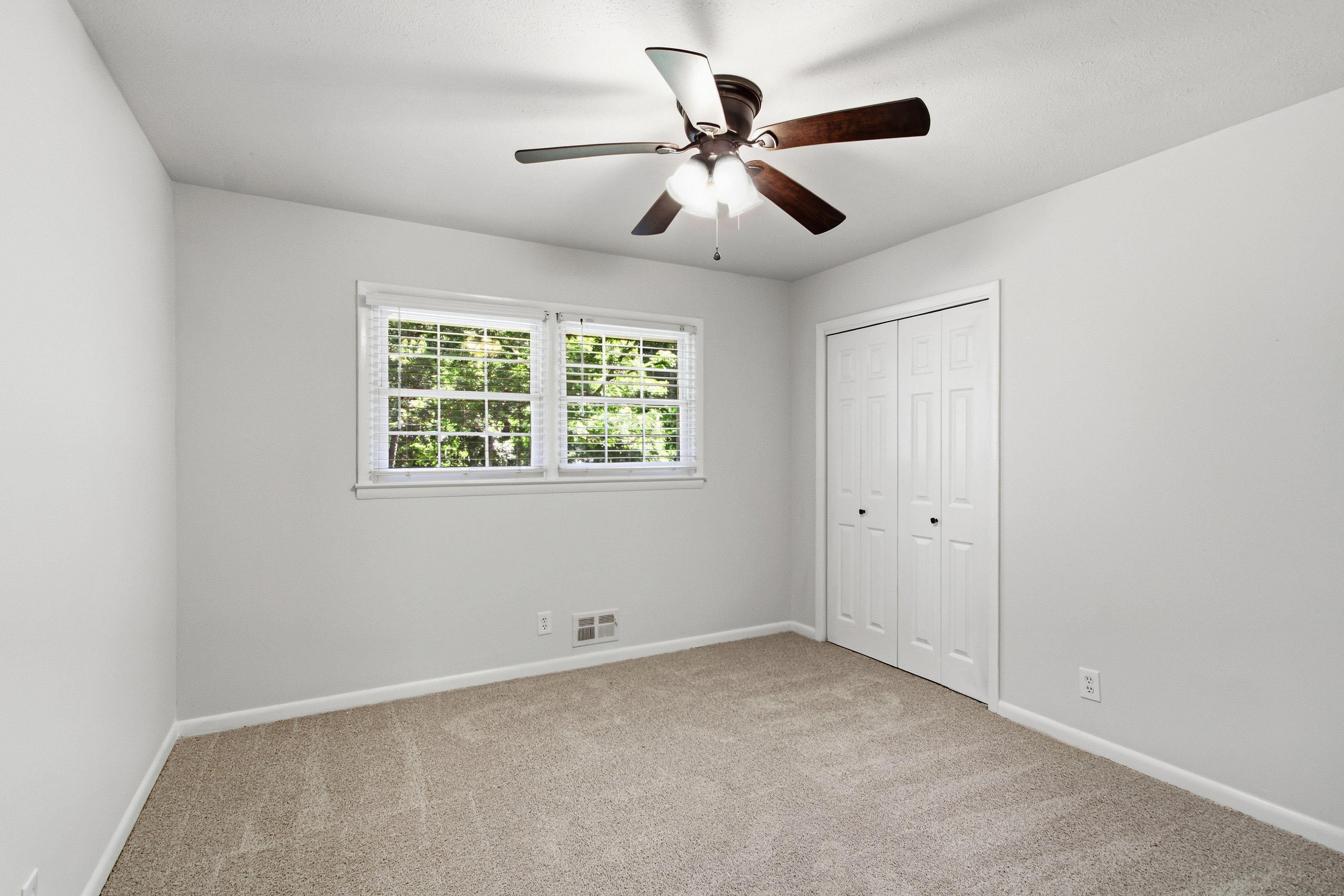 Photo 13 of 23 of 762 Virginia Ct SE, Conyers, GA