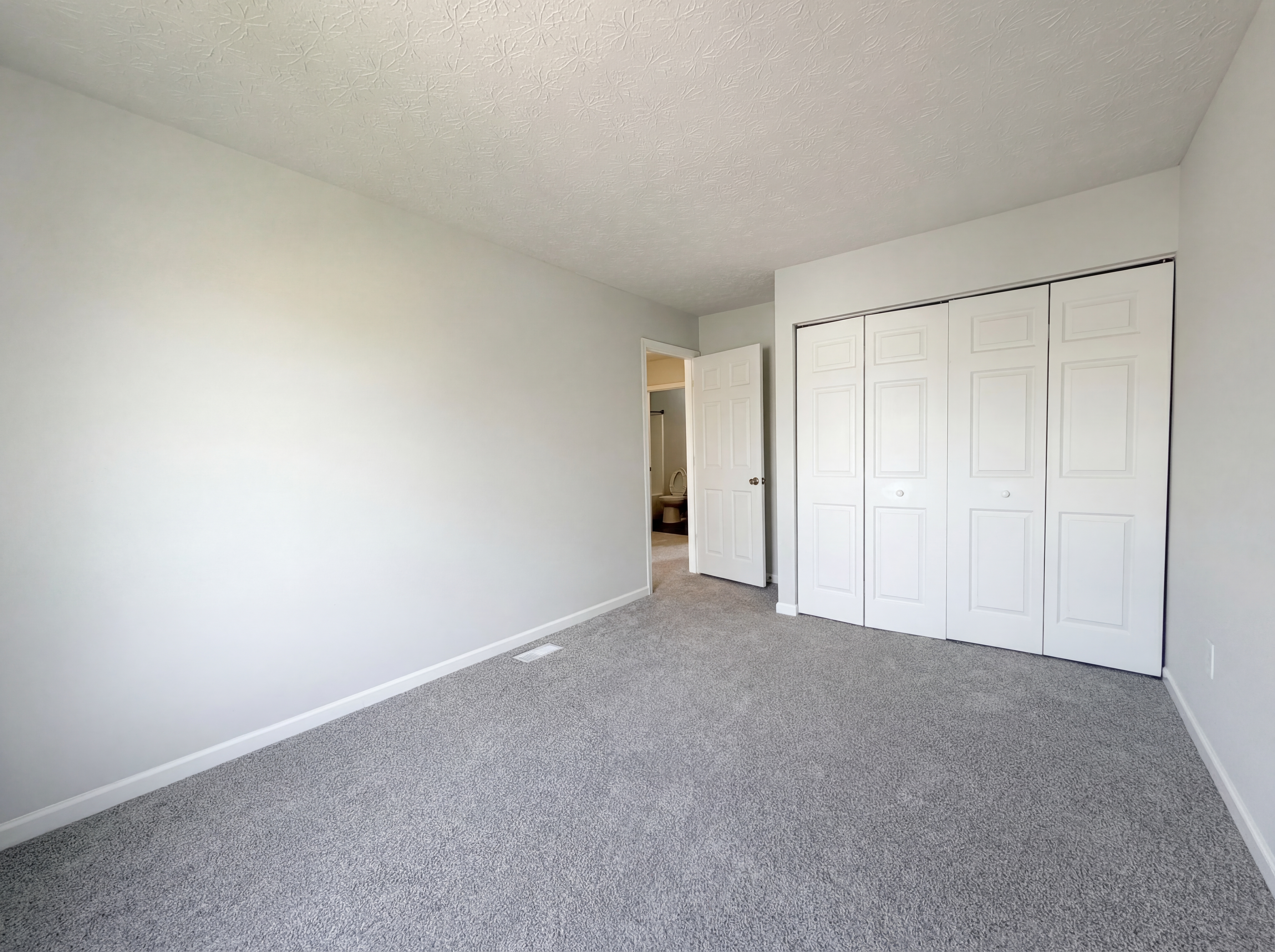 Photo 15 of 25 of 5691 Matuka Dr, Columbus, OH