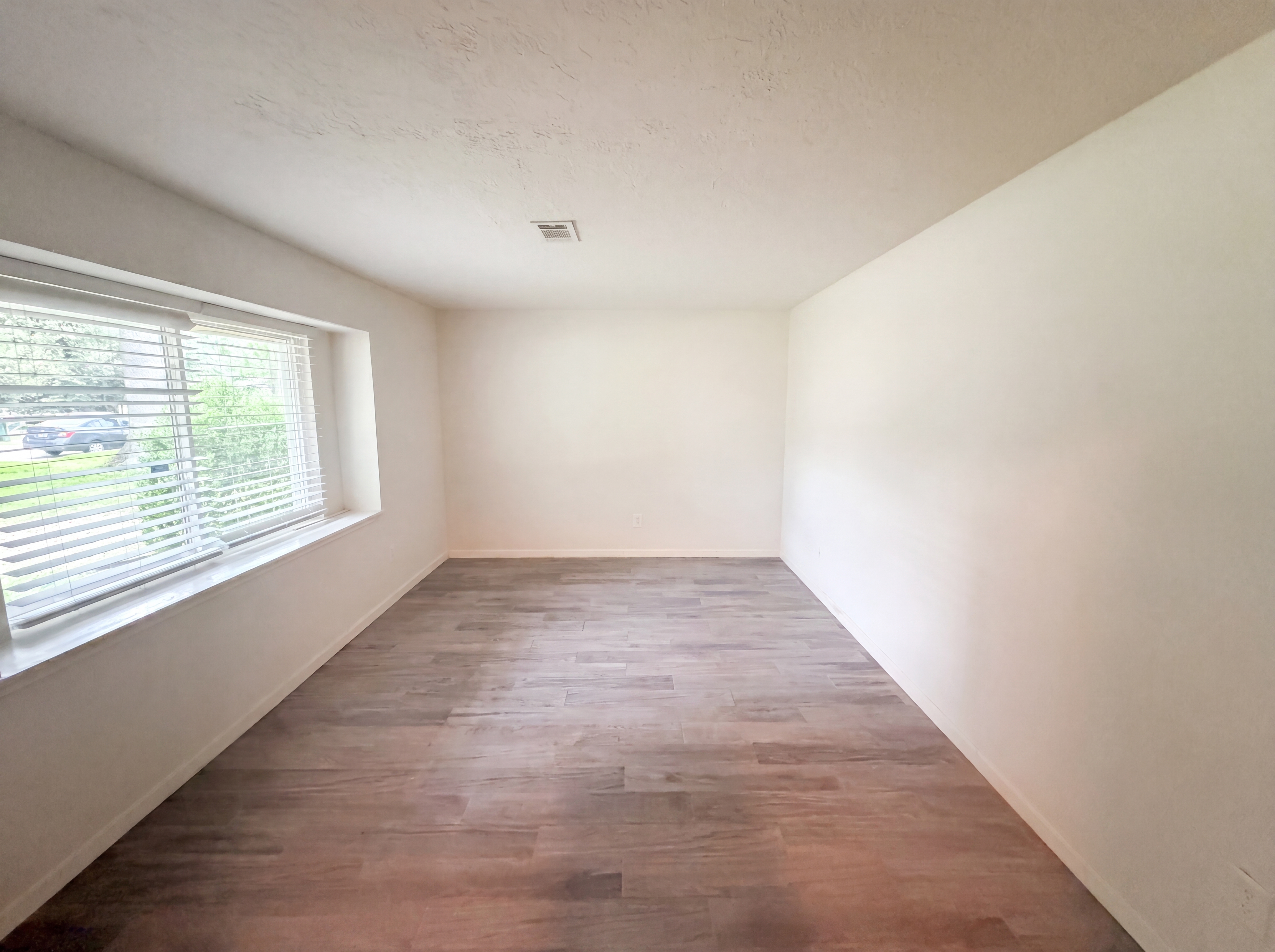 Photo 8 of 23 of 5116 E Bayou Dr, Dickinson, TX