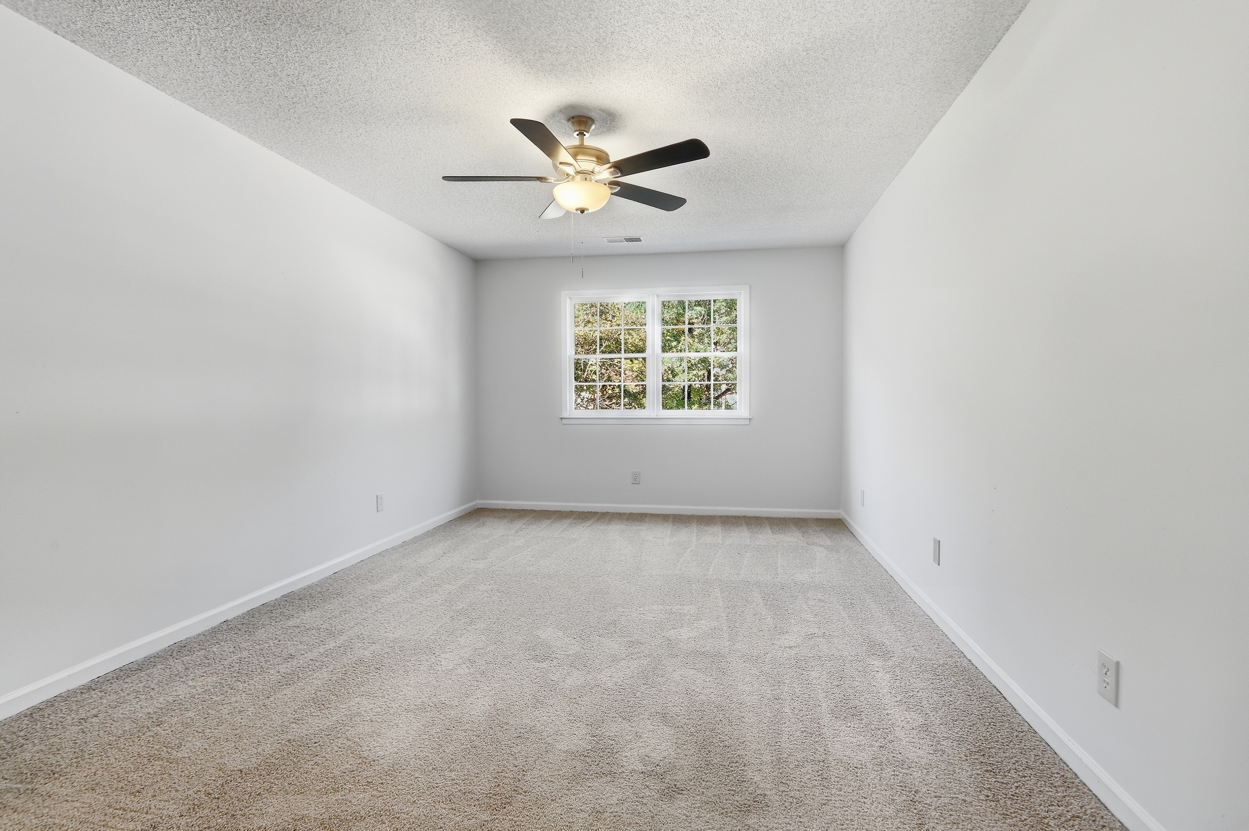 Photo 4 of 24 of 4400 Hidden Meadow Cir, Sugar Hill, GA