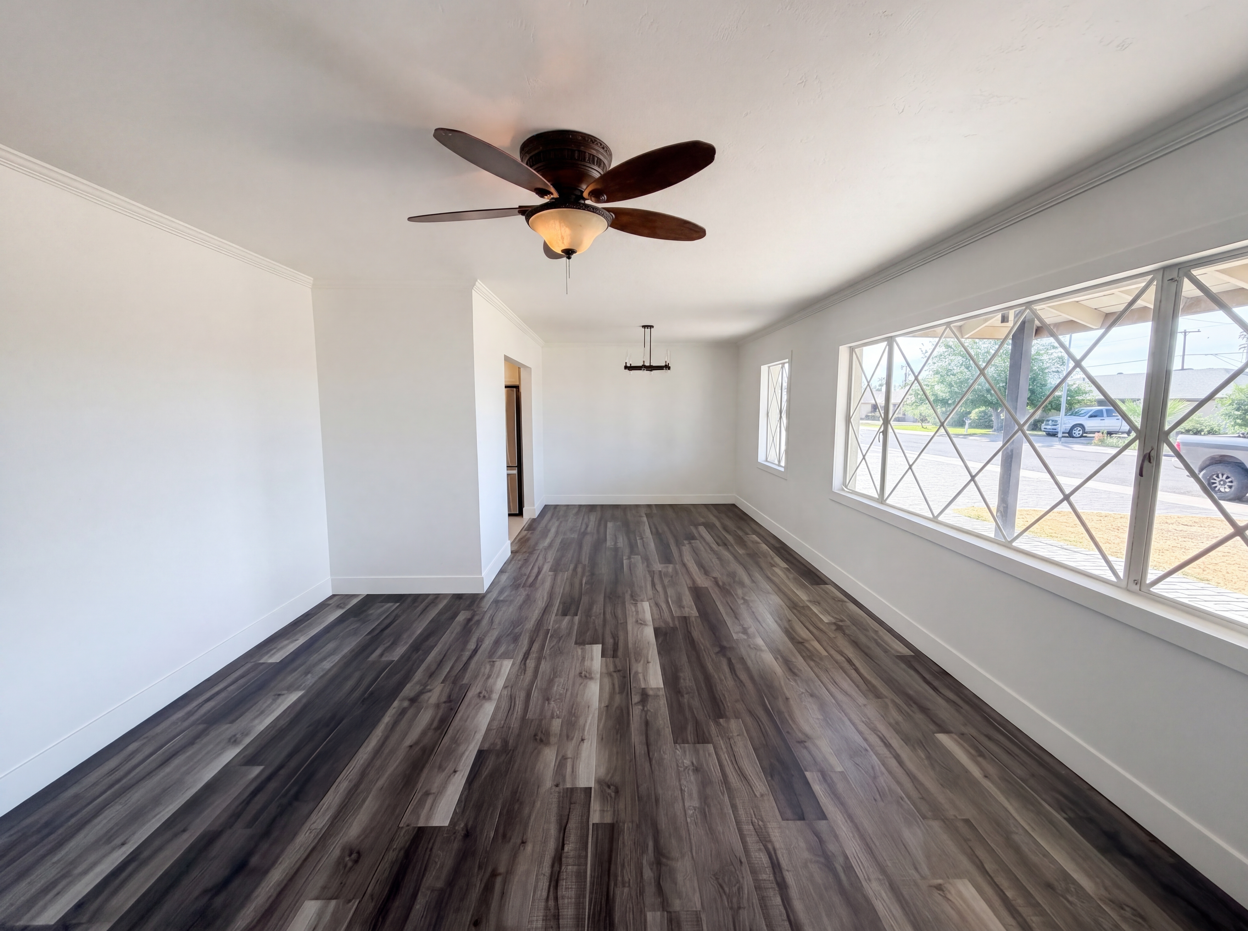 Photo 3 of 26 of 2402 W Anderson Ave, Phoenix, AZ