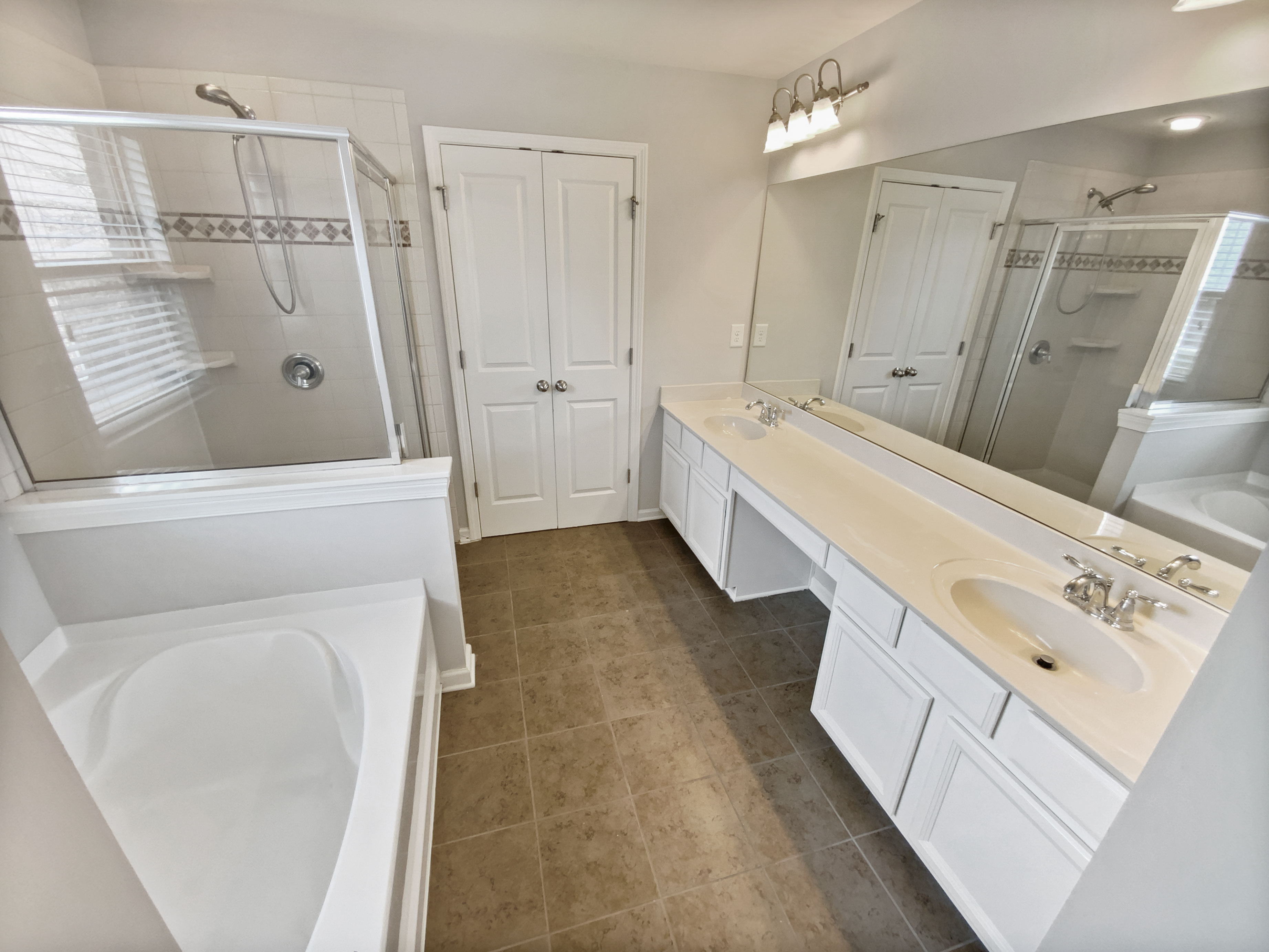 Photo 7 of 26 of 12981 Dartmore Cir, Alpharetta, GA