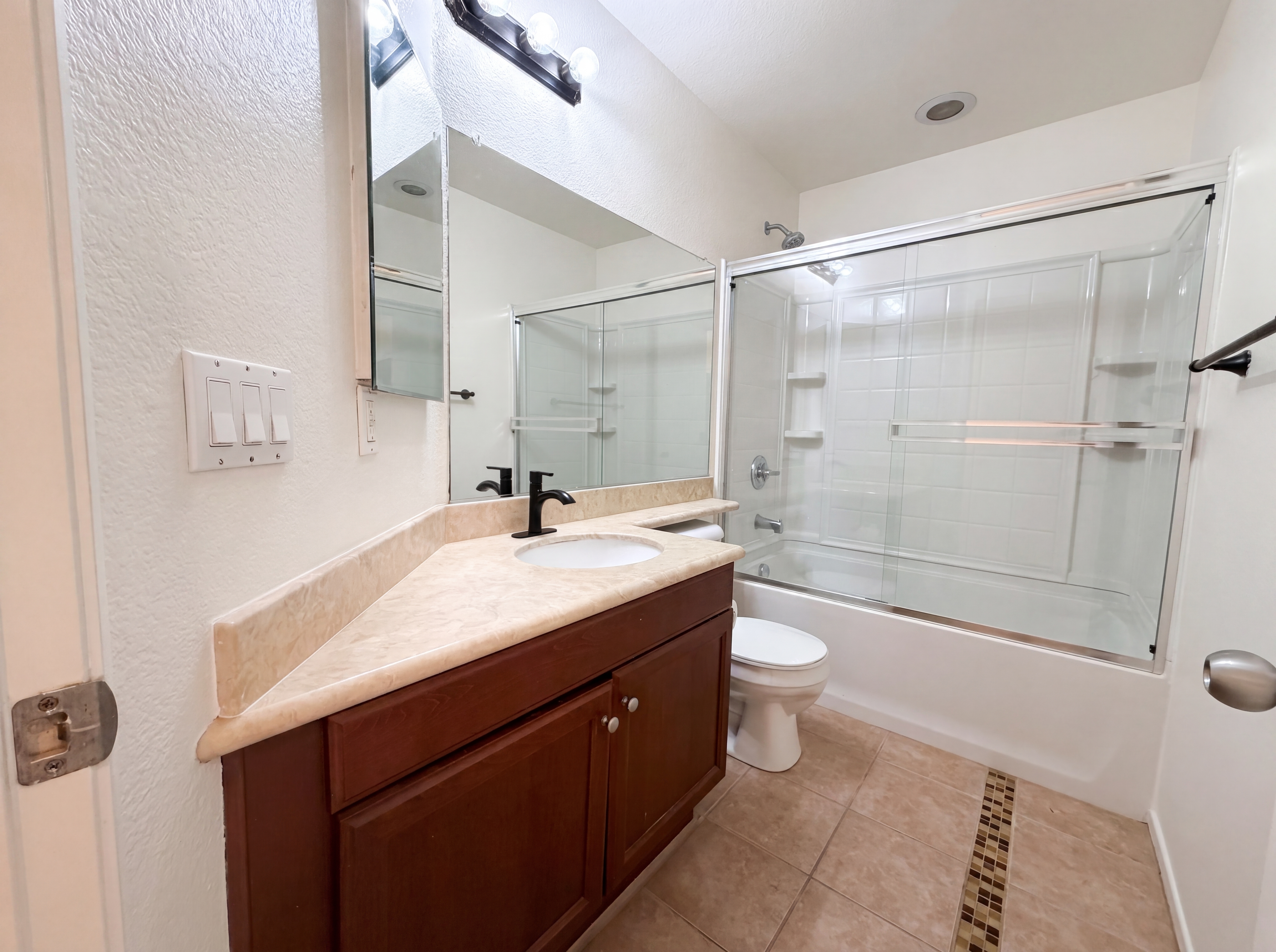 Photo 8 of 20 of 1438 Trouville Ln, Chula Vista, CA