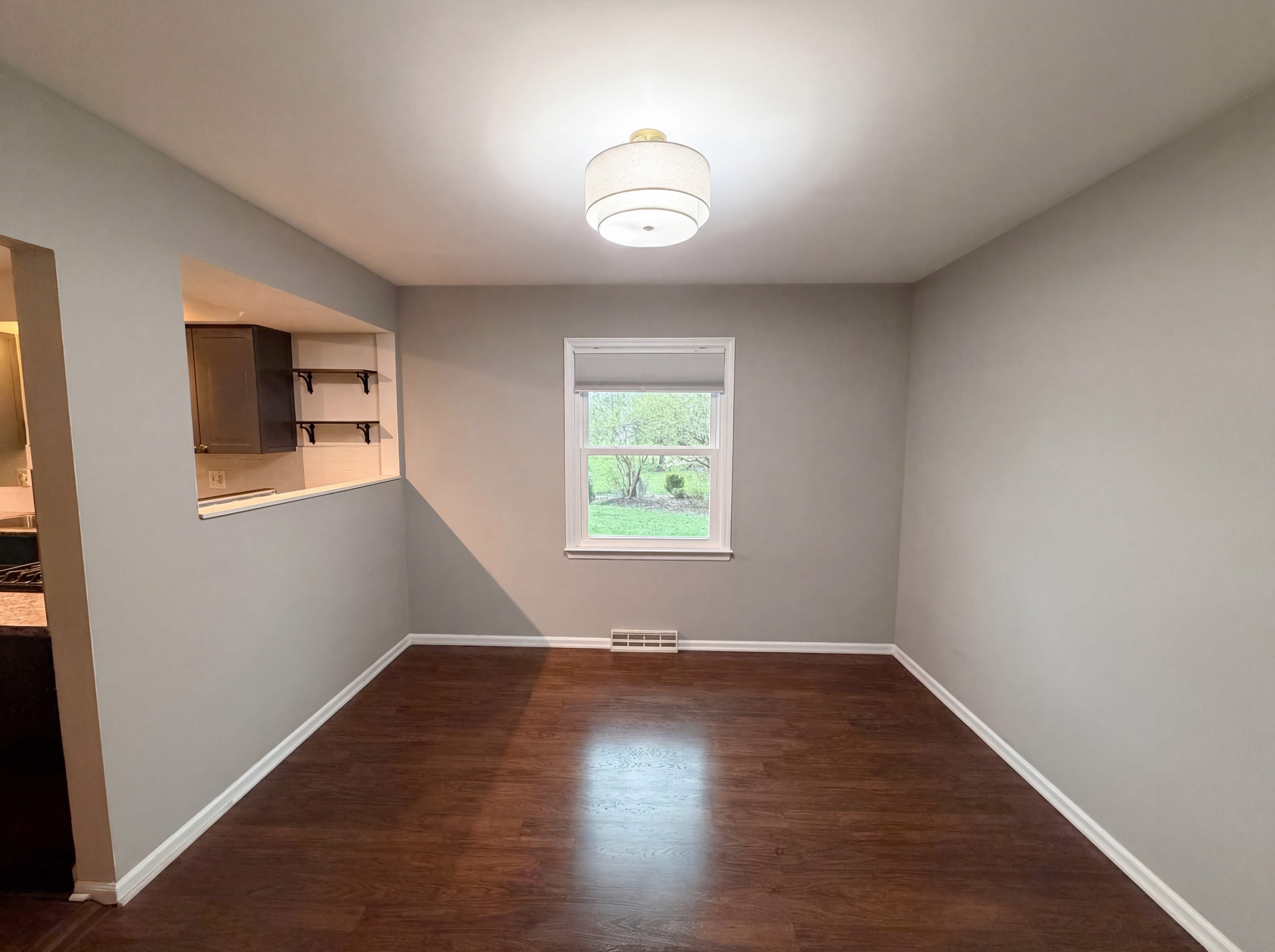 Photo 9 of 35 of 1289 Clubview Blvd S, Columbus, OH