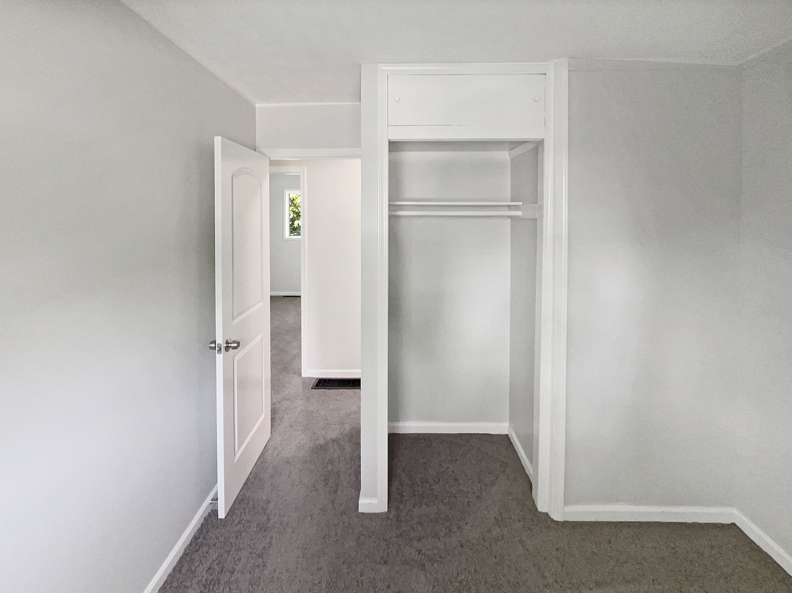 Photo 12 of 19 of 5391 Newport Rd, Columbus, OH
