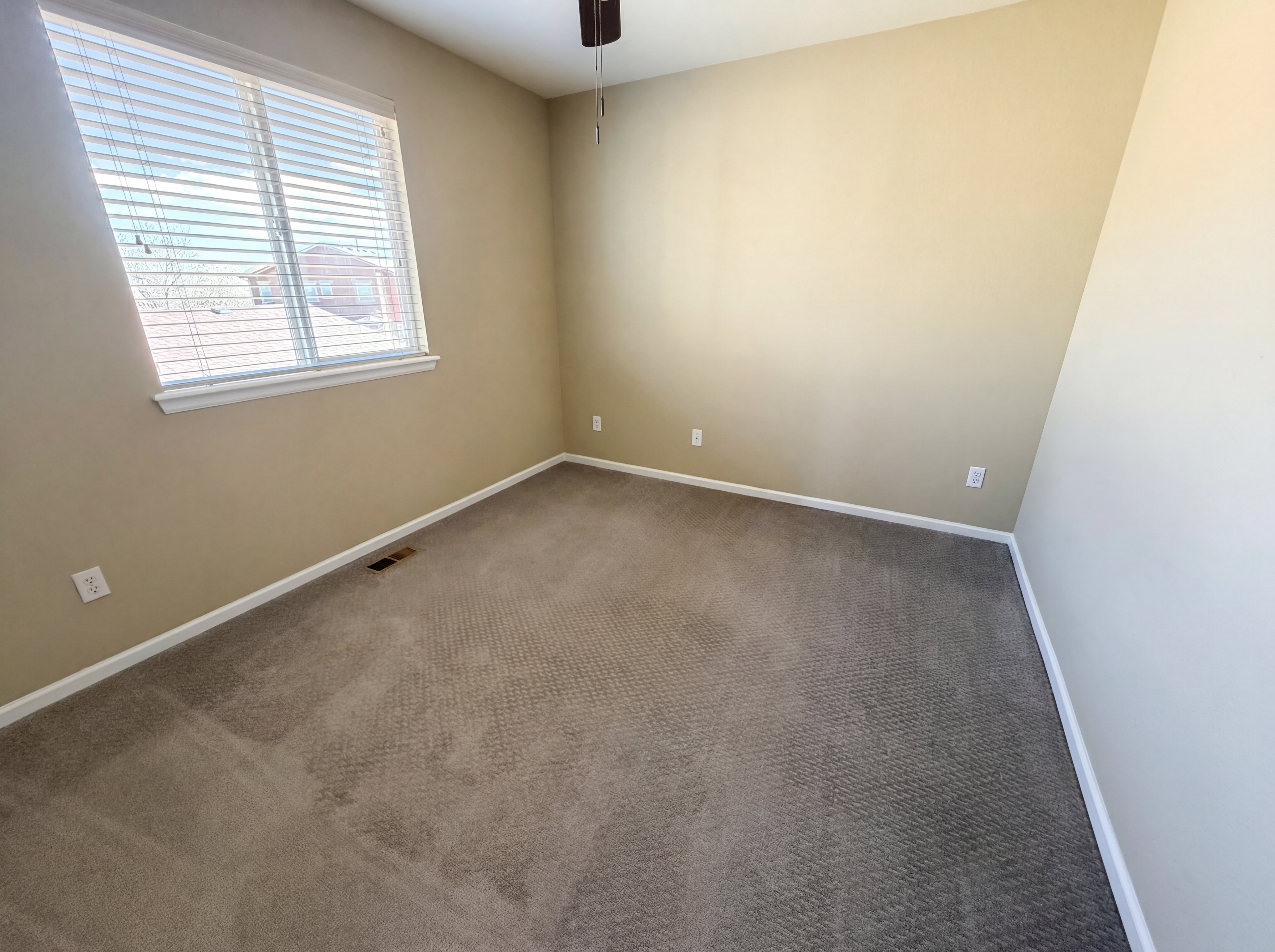Photo 25 of 36 of 10049 Southlawn Cir, Commerce City, CO