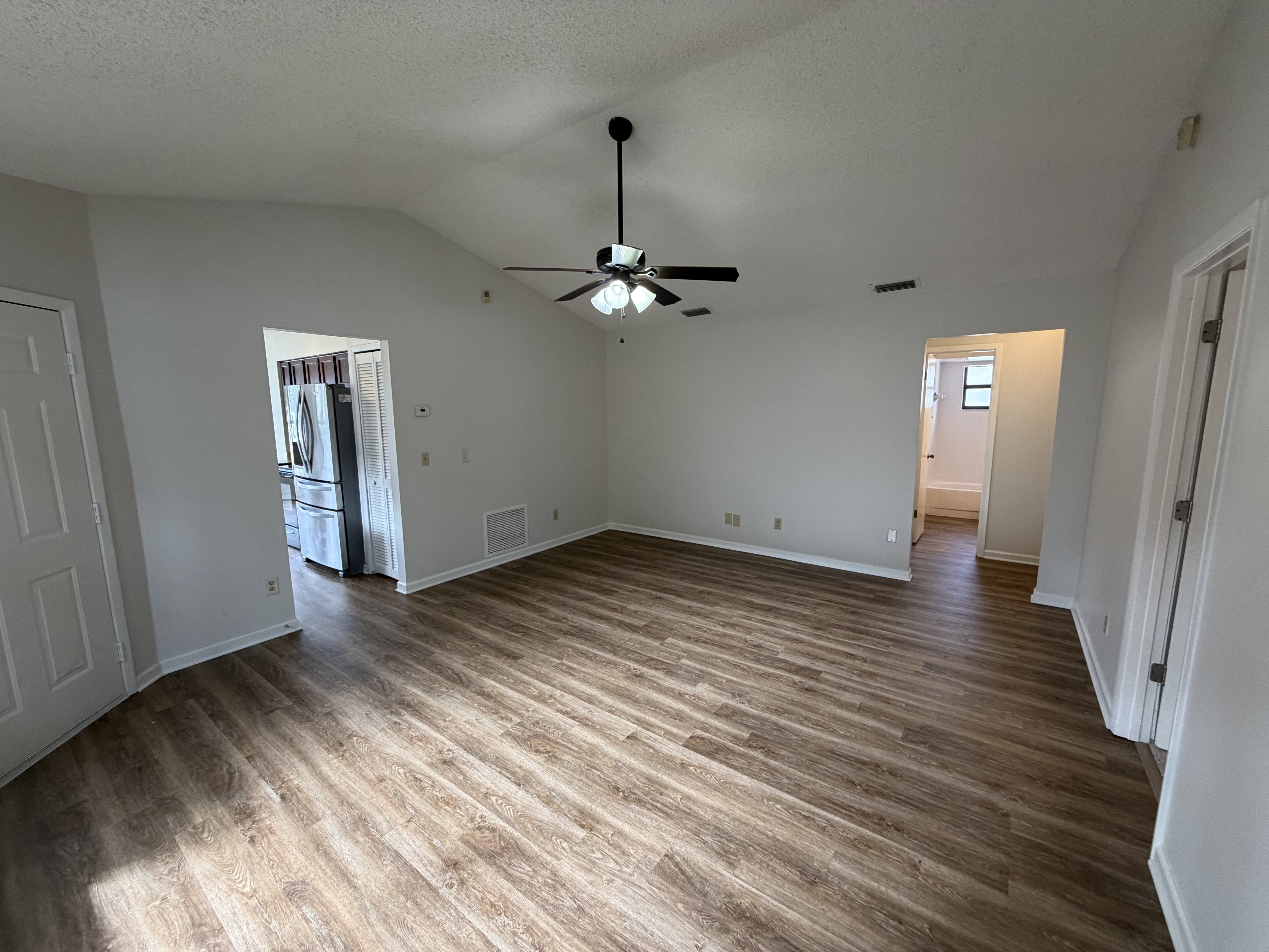 Photo 11 of 25 of 10033 Creekwater Blvd, Orlando, FL