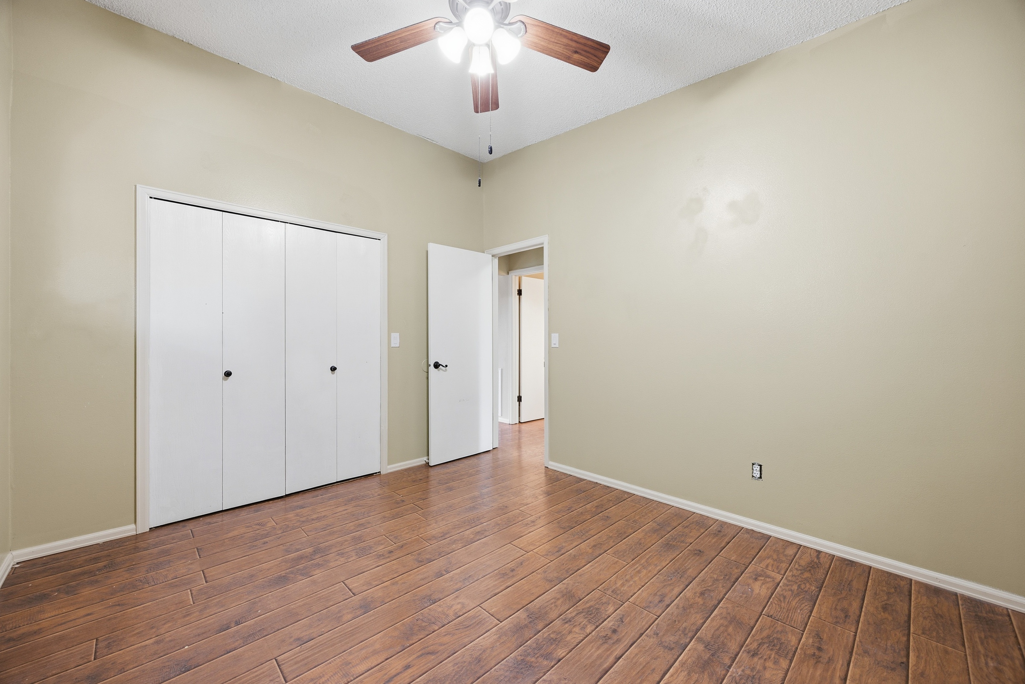Photo 23 of 32 of 930 Fontmore Rd, Colorado Springs, CO