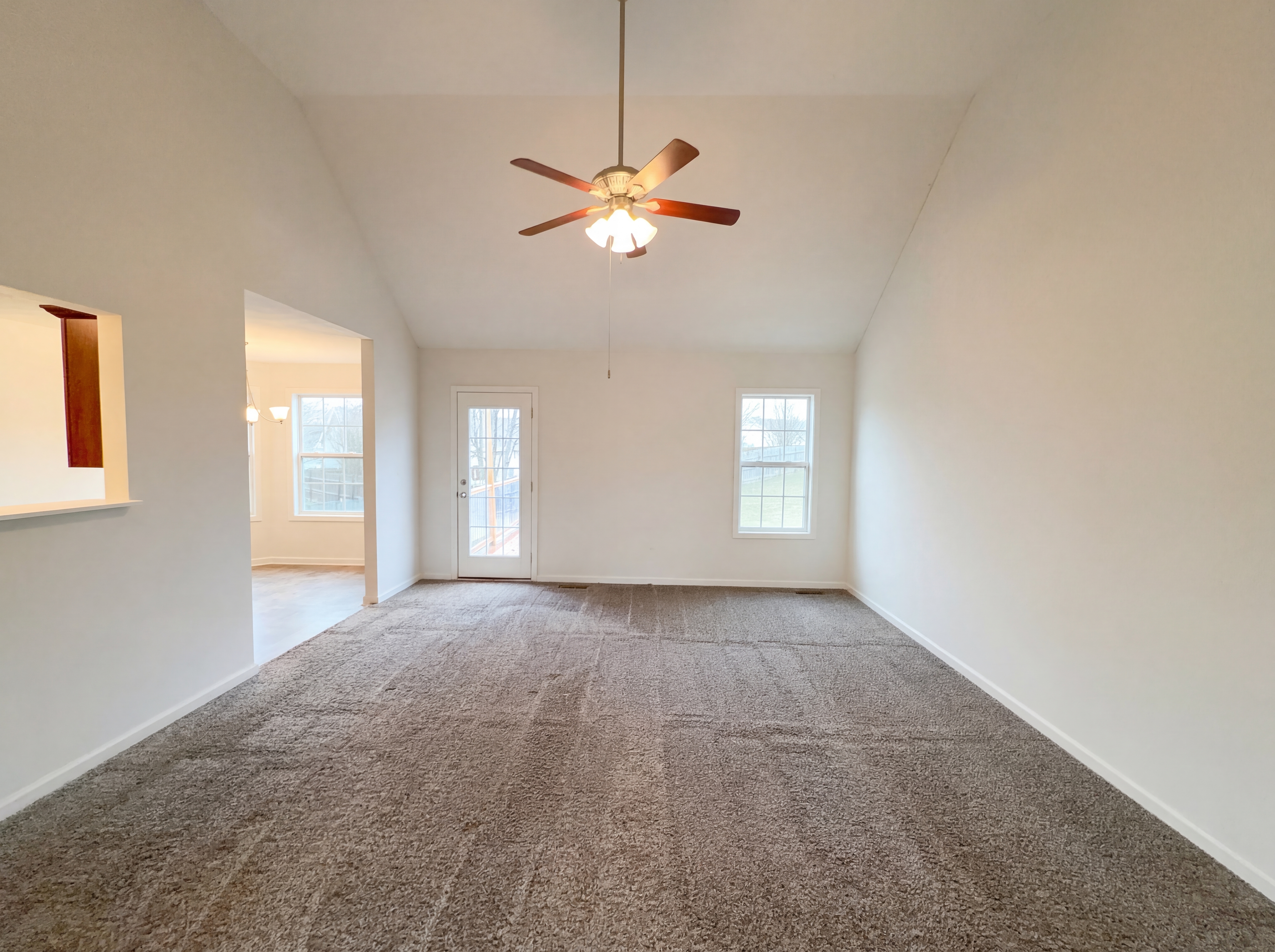 Photo 3 of 22 of 353 Chestnut Grove Ct, Clarksville, TN
