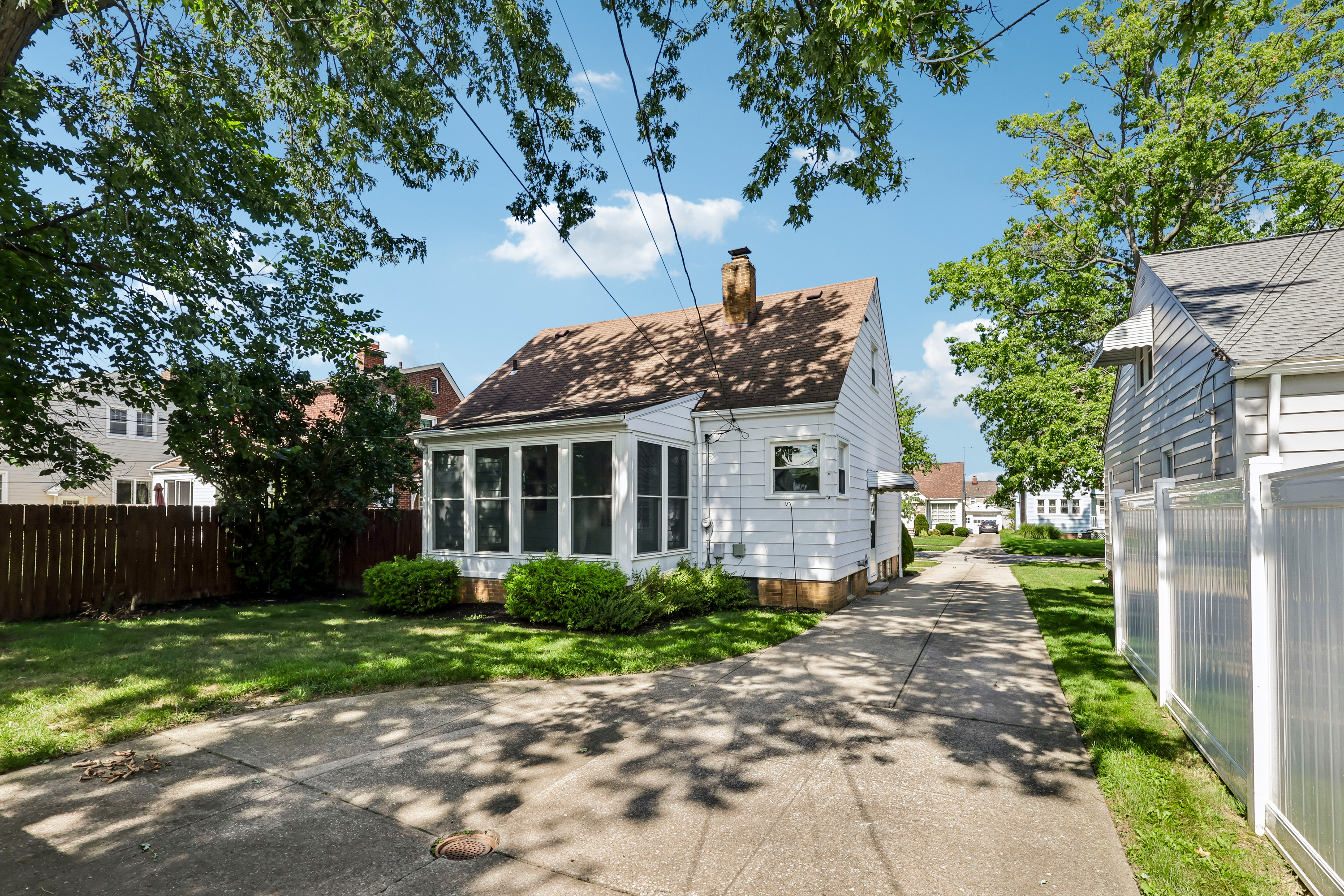 Photo 16 of 39 of 8223 Manorford Dr, Cleveland, OH