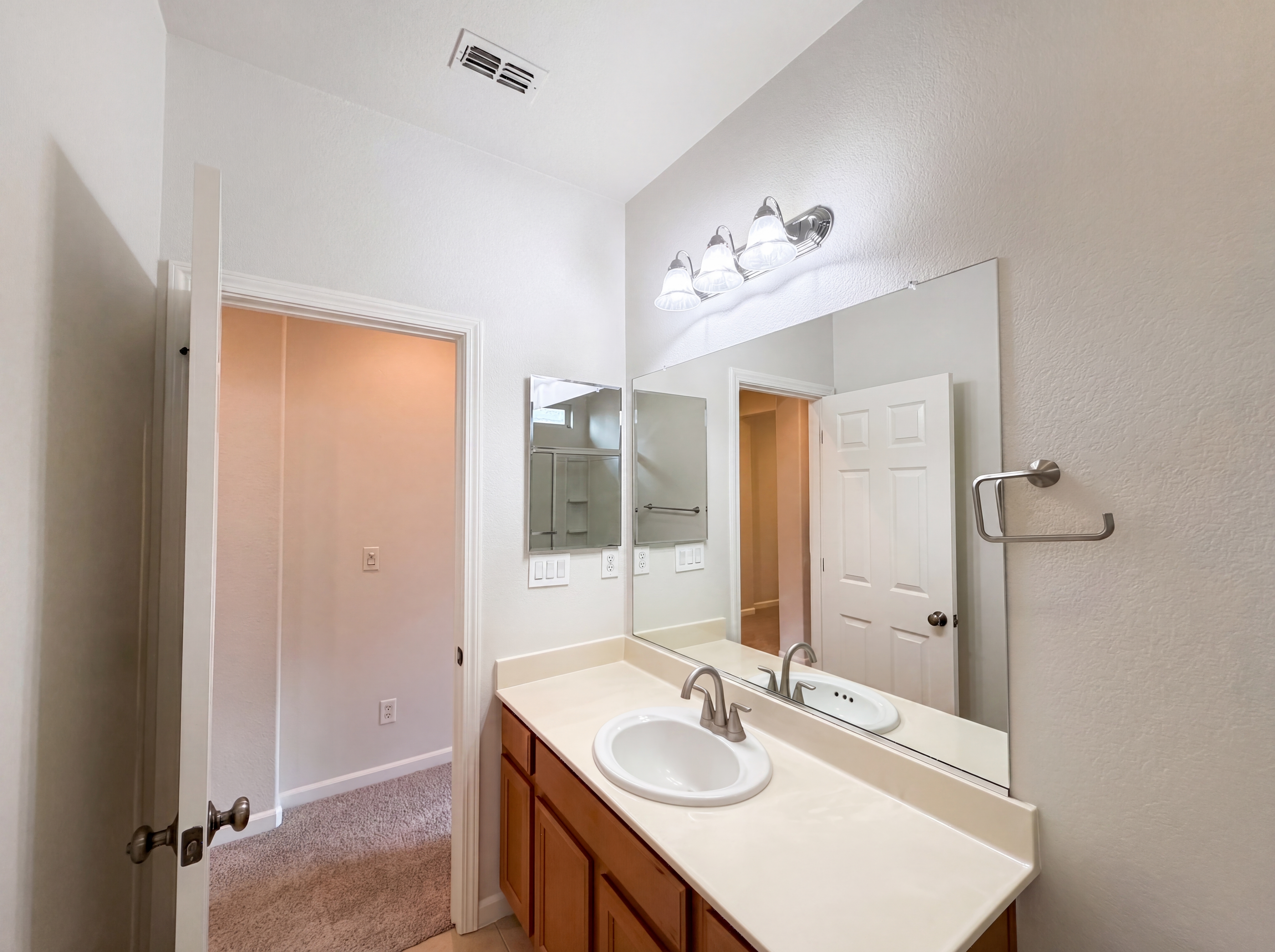 Photo 18 of 43 of 8532 Hawley Way, Elk Grove, CA