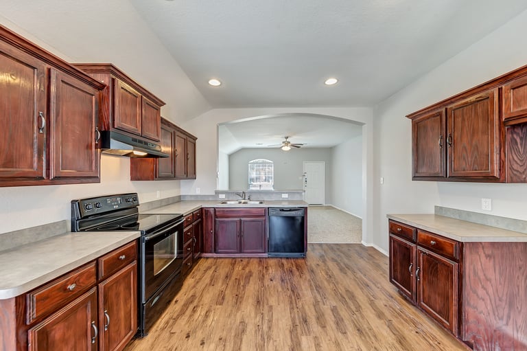 Photo 3 of 25 - 5516 Creek Hill Ln, Fort Worth, TX 76179