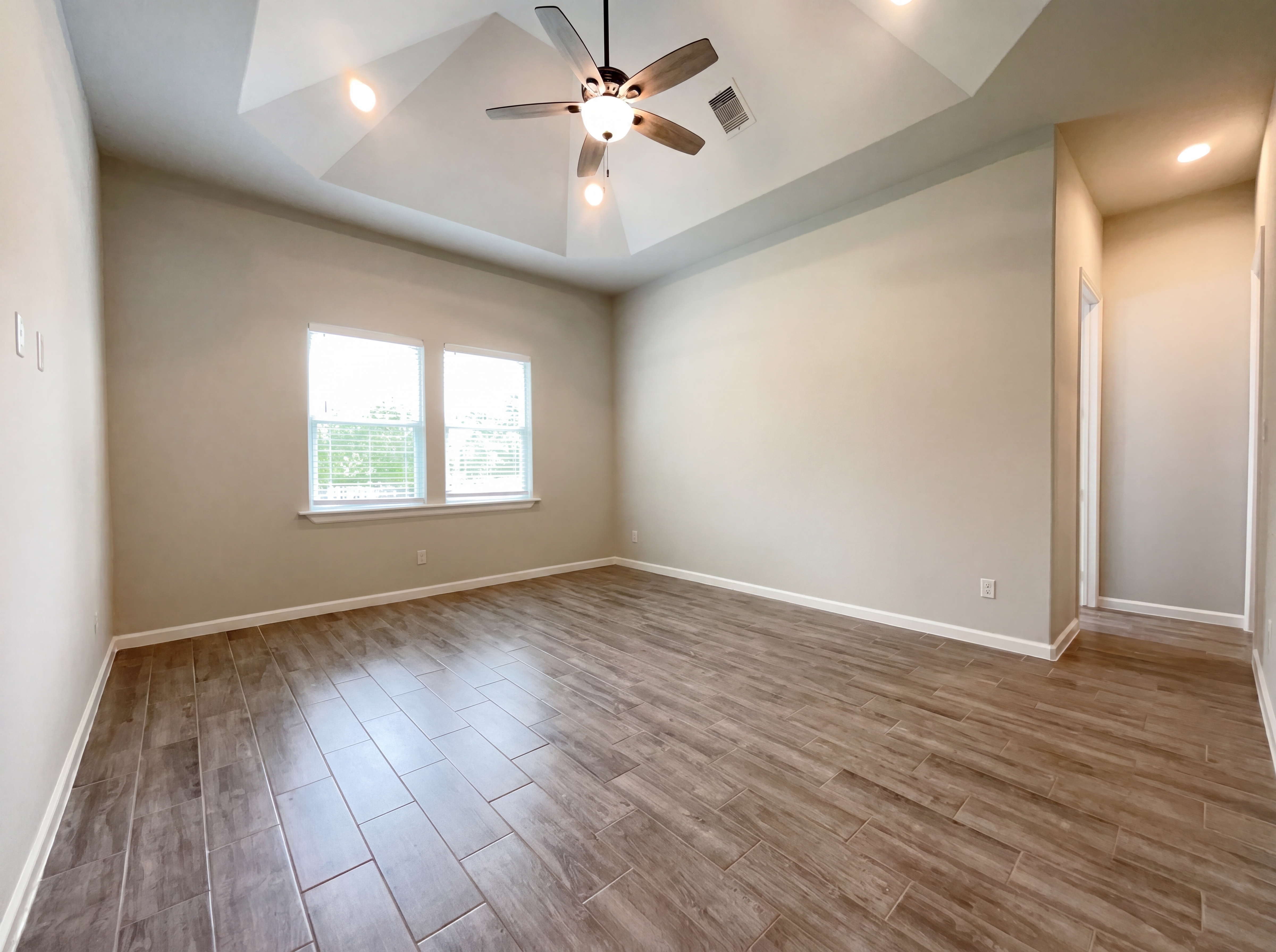 Photo 4 of 16 of 40402 Mostyn Dr, Magnolia, TX
