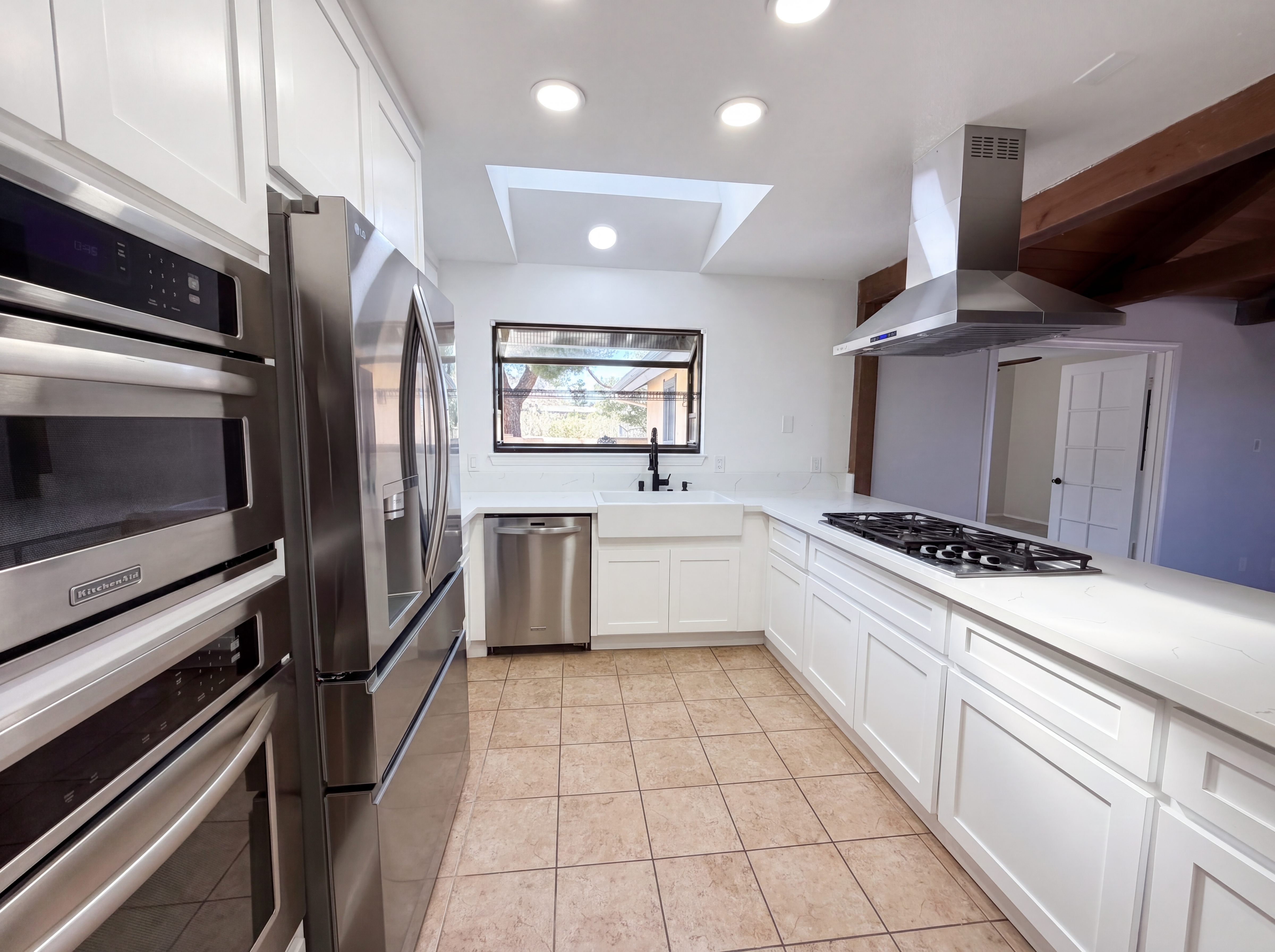 Photo 2 of 29 of 15852 Mandan Rd, Apple Valley, CA