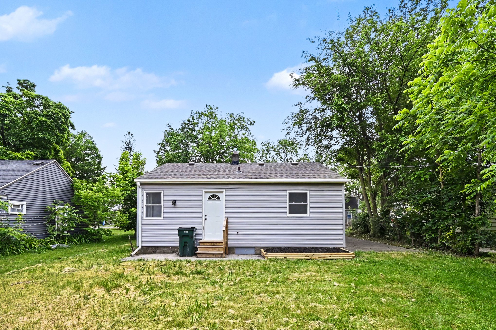 Photo 5 of 19 of 3235 Young Ave, Lansing, MI