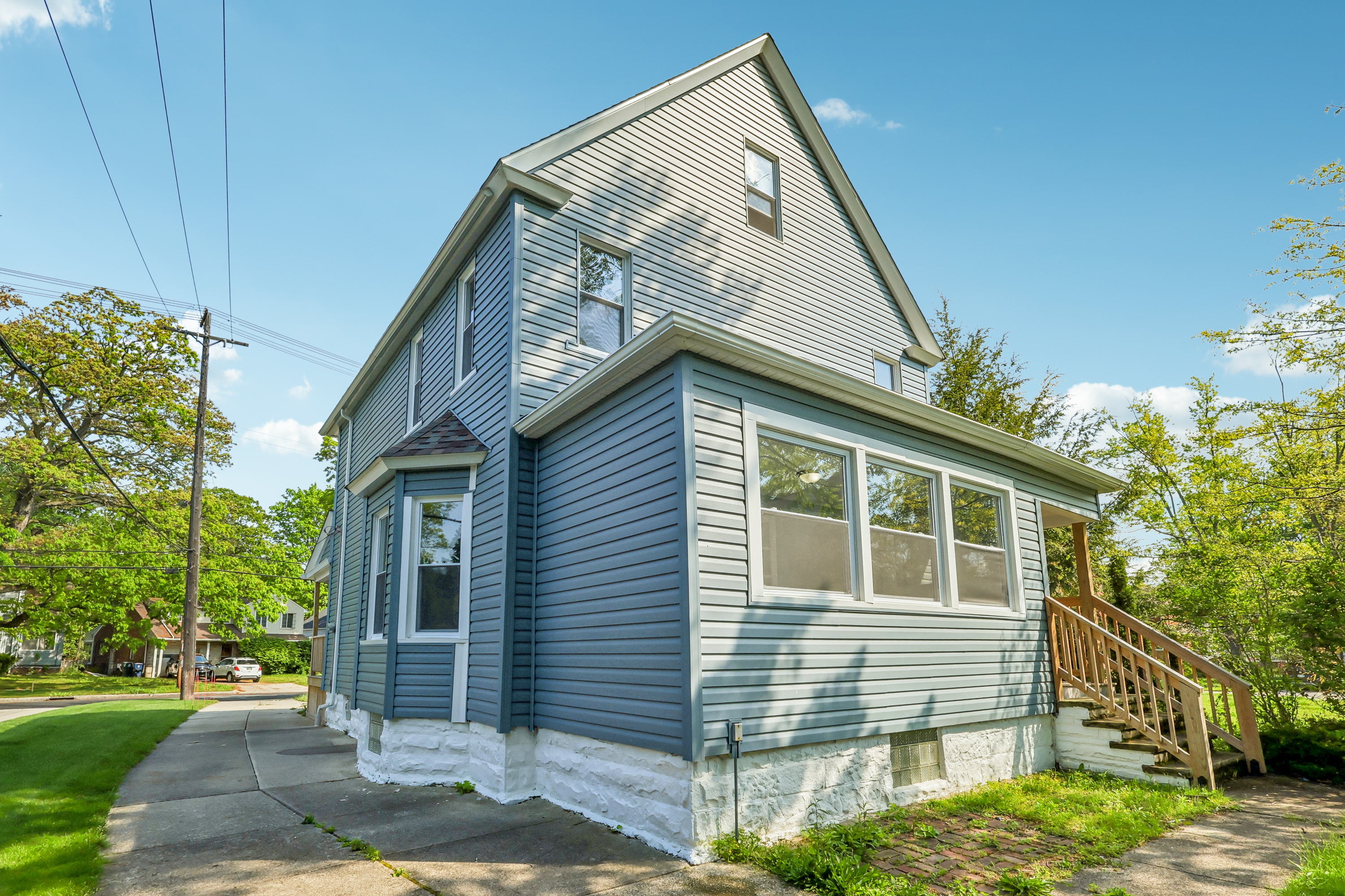Photo 5 of 28 of 4012 Bluestone Rd, Cleveland, OH