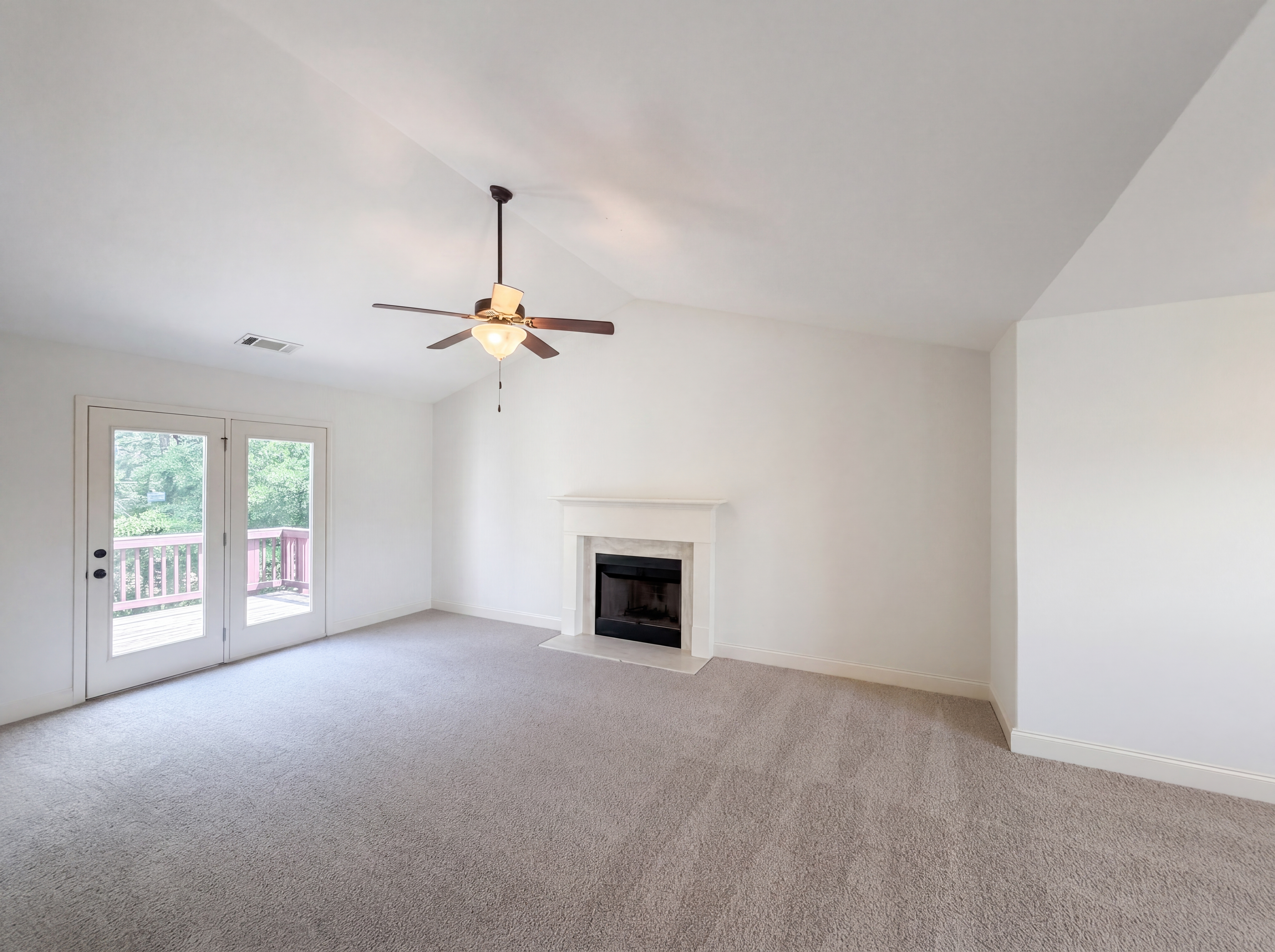 Photo 7 of 28 of 2721 Berkshire Dr, Winder, GA