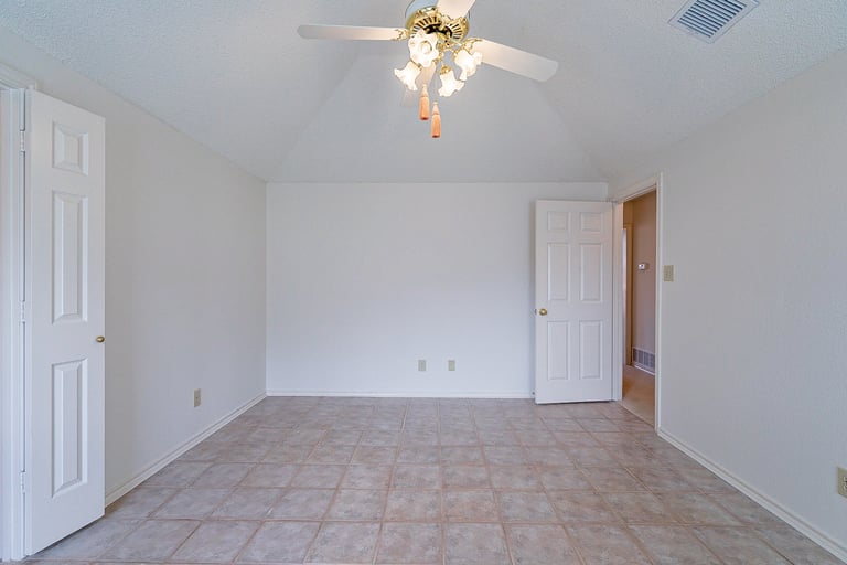 Photo 12 of 25 - 4203 Capstone Dr, Carrollton, TX 75010