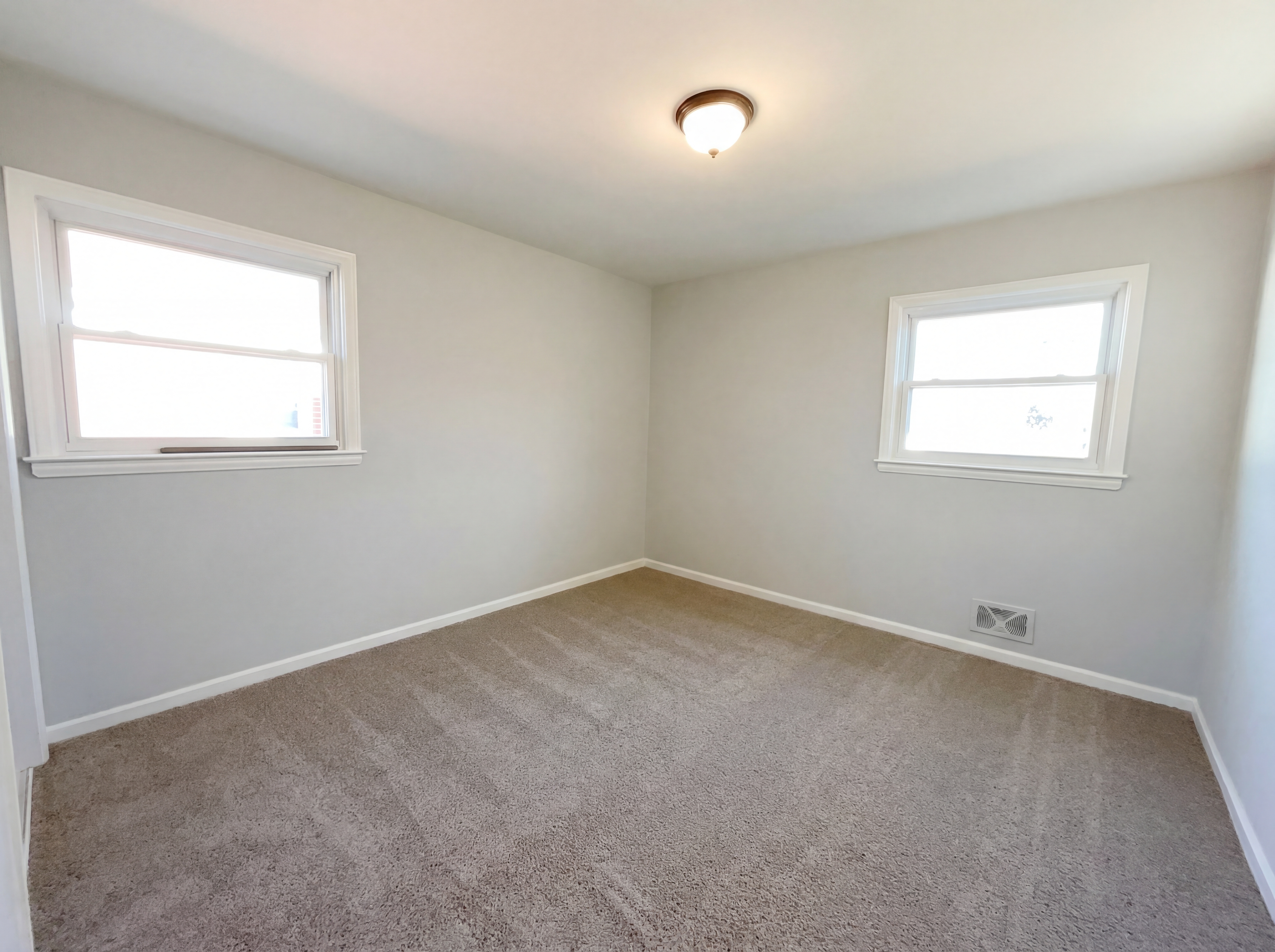 Photo 4 of 19 of 29212 Ursuline St, Saint Clair Shores, MI