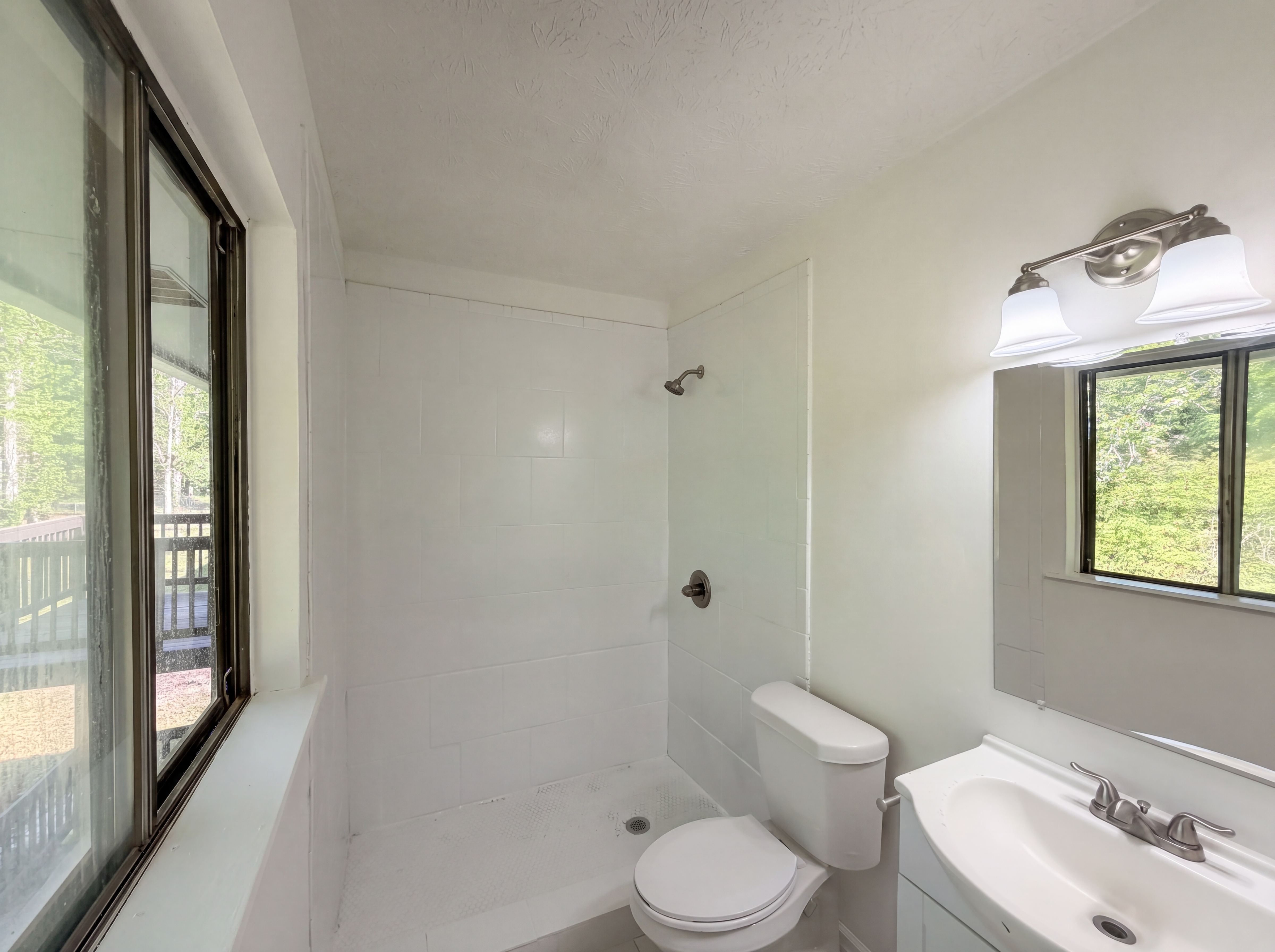 Photo 11 of 16 of 1010 Buckhurst Dr, Atlanta, GA