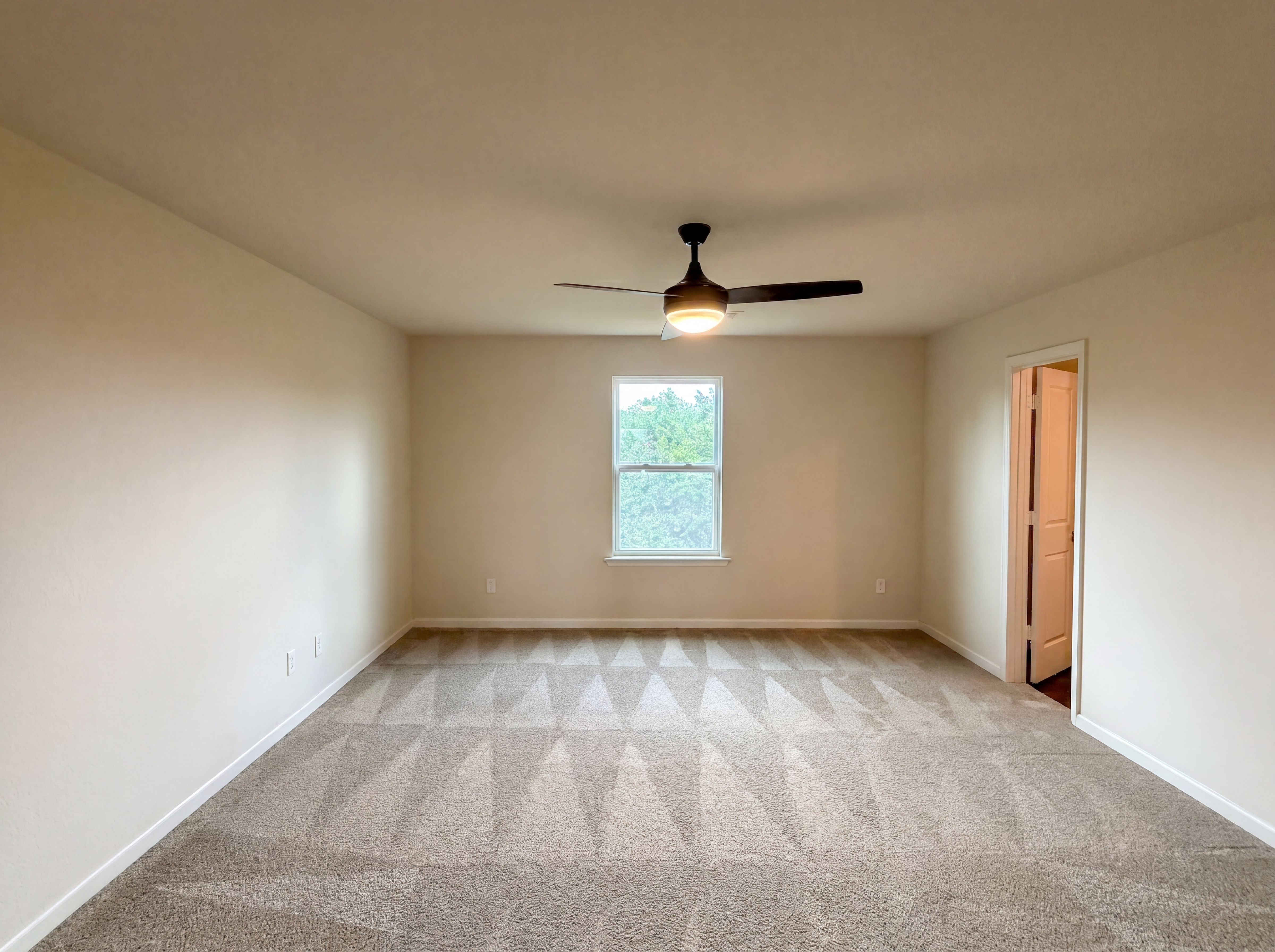 Photo 4 of 24 of 184 Oliver Dr, Locust Grove, GA