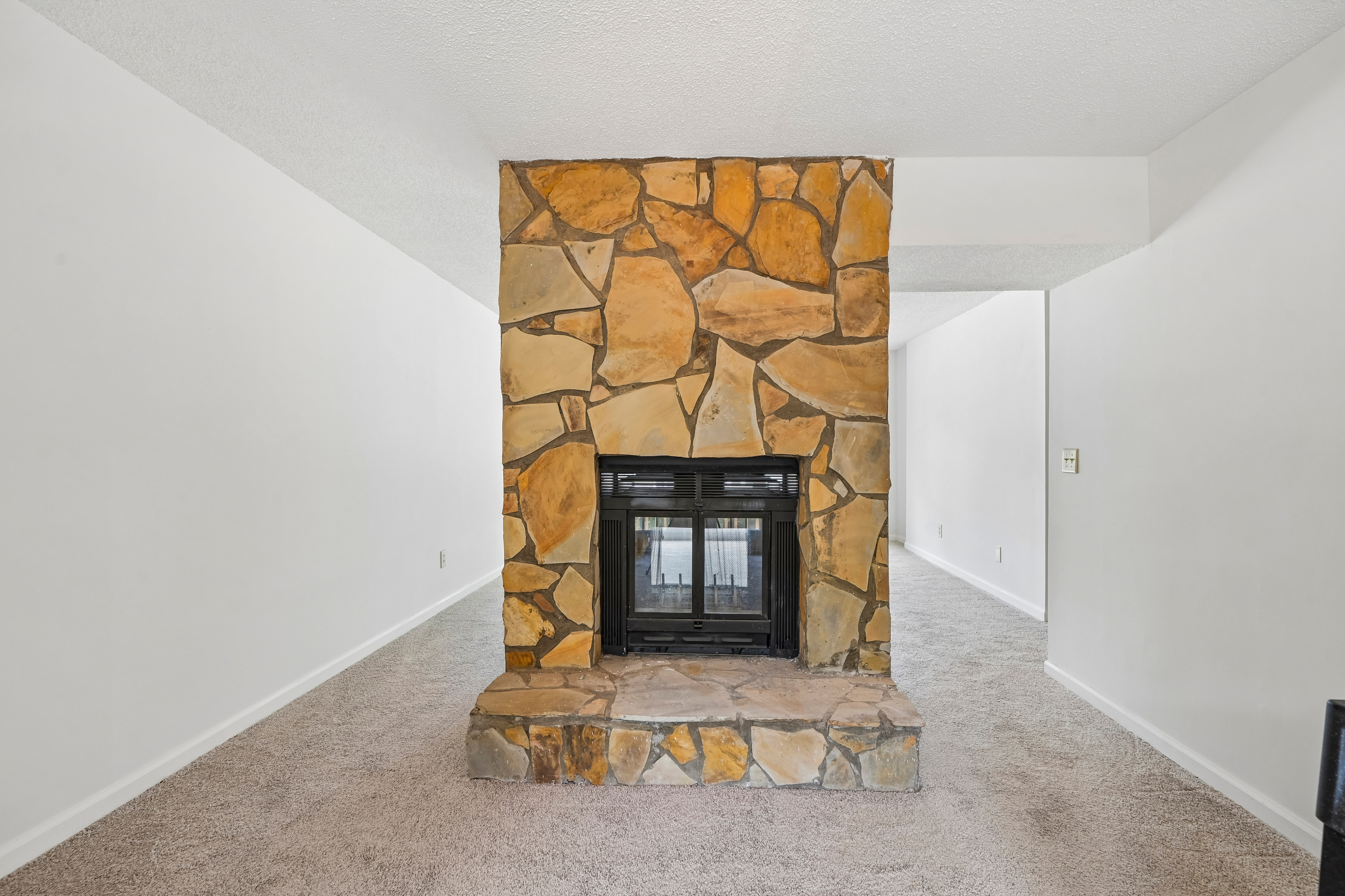 Photo 8 of 33 of 19 Belmonte Ct SW, Atlanta, GA