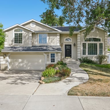 Property photo 1 of 190 N 100 W