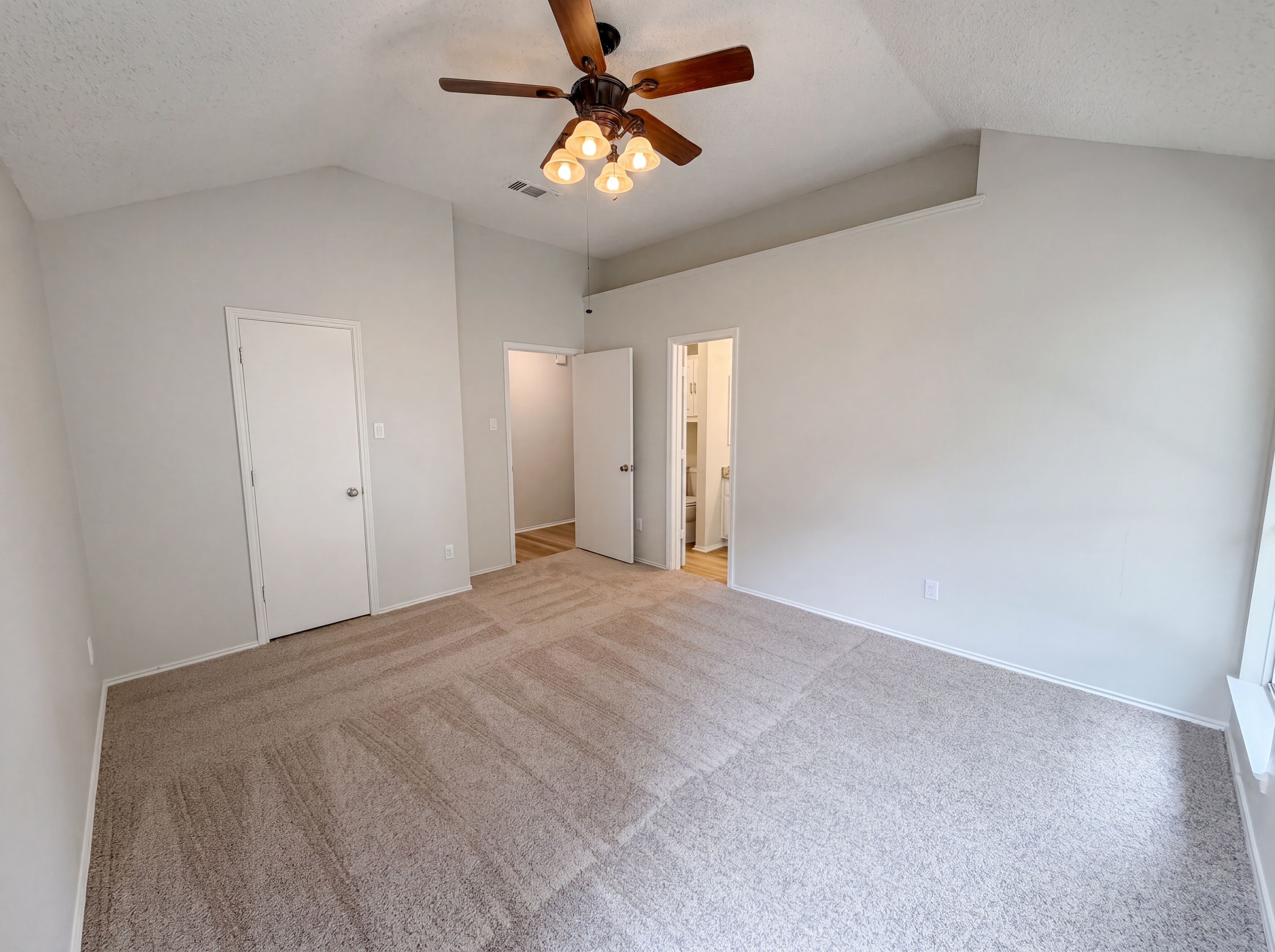 Photo 4 of 25 of 8517 Tamar Trl, Fort Worth, TX