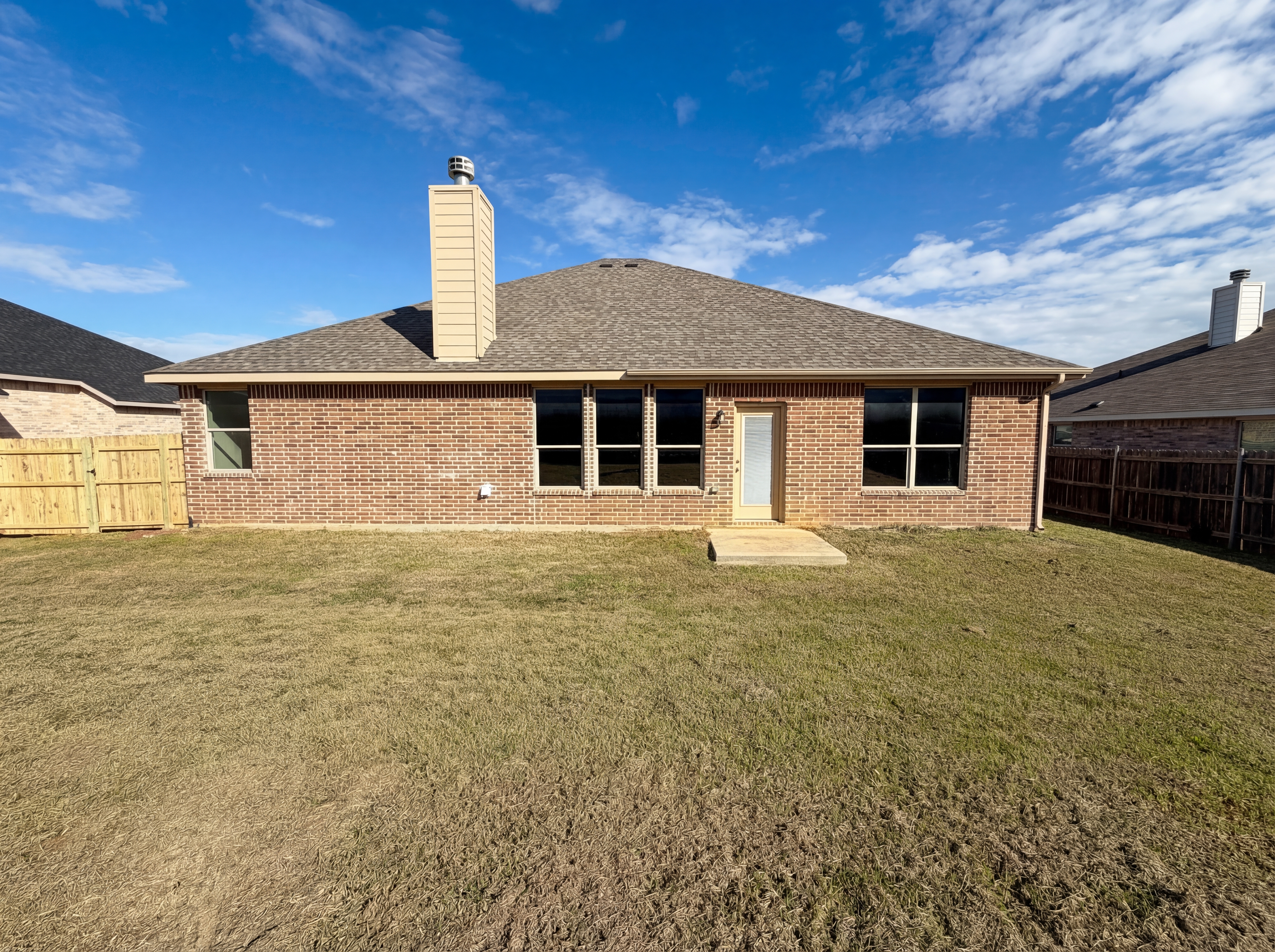 Photo 5 of 18 of 3717 Dutch Iris Ln, Forest Hill, TX