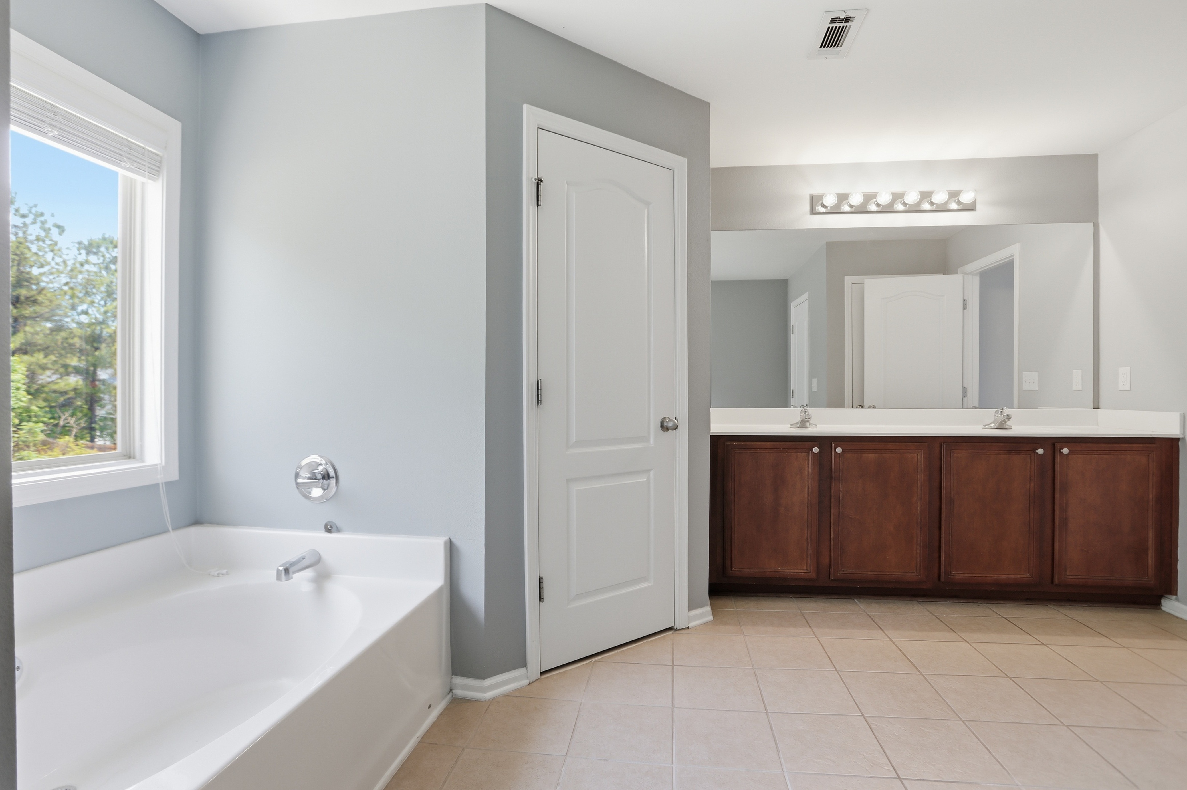 Photo 6 of 35 of 9518 Rushmore Cir, Braselton, GA