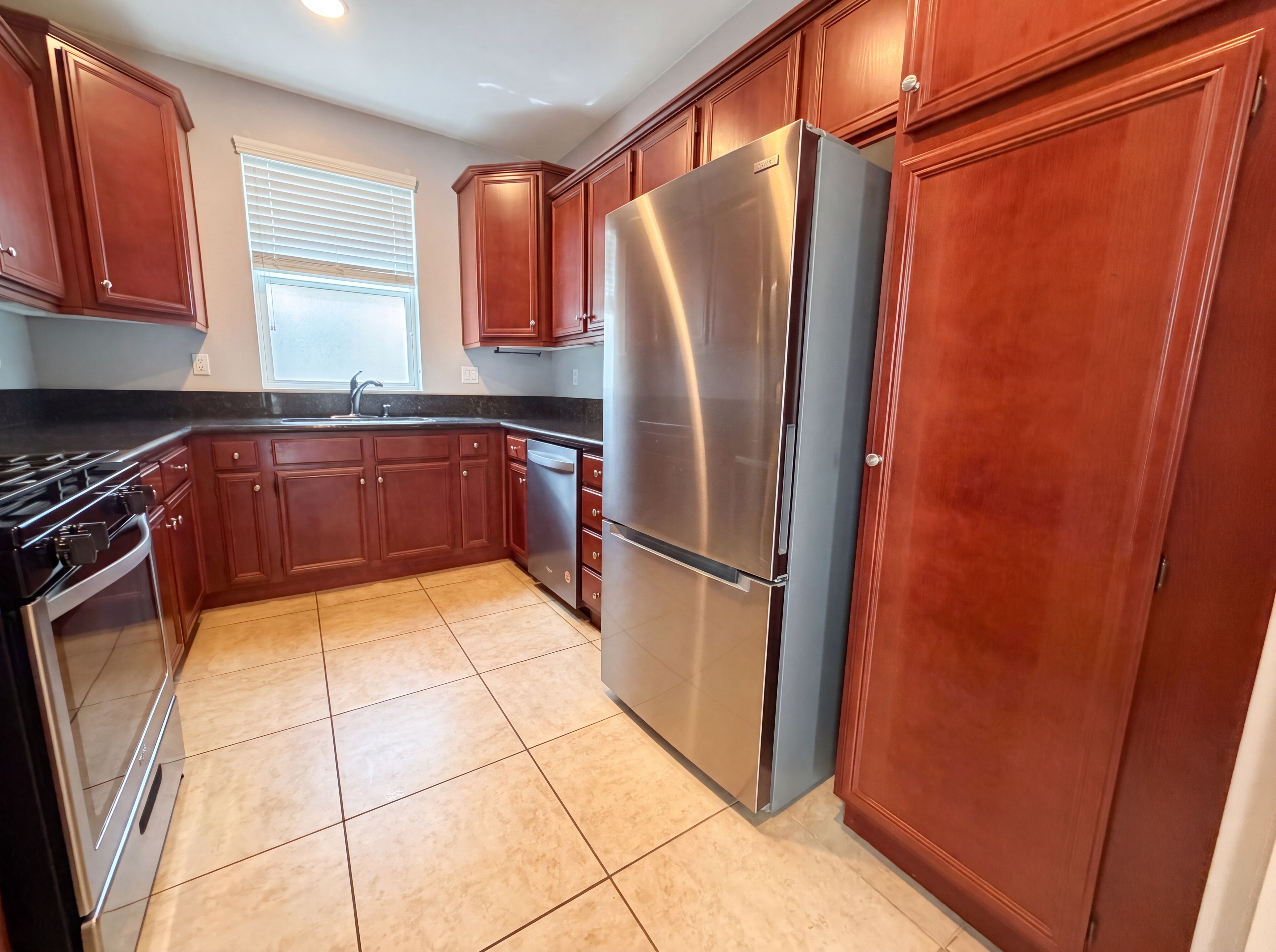 Photo 7 of 33 of 31891 Domenoe Way, Temecula, CA