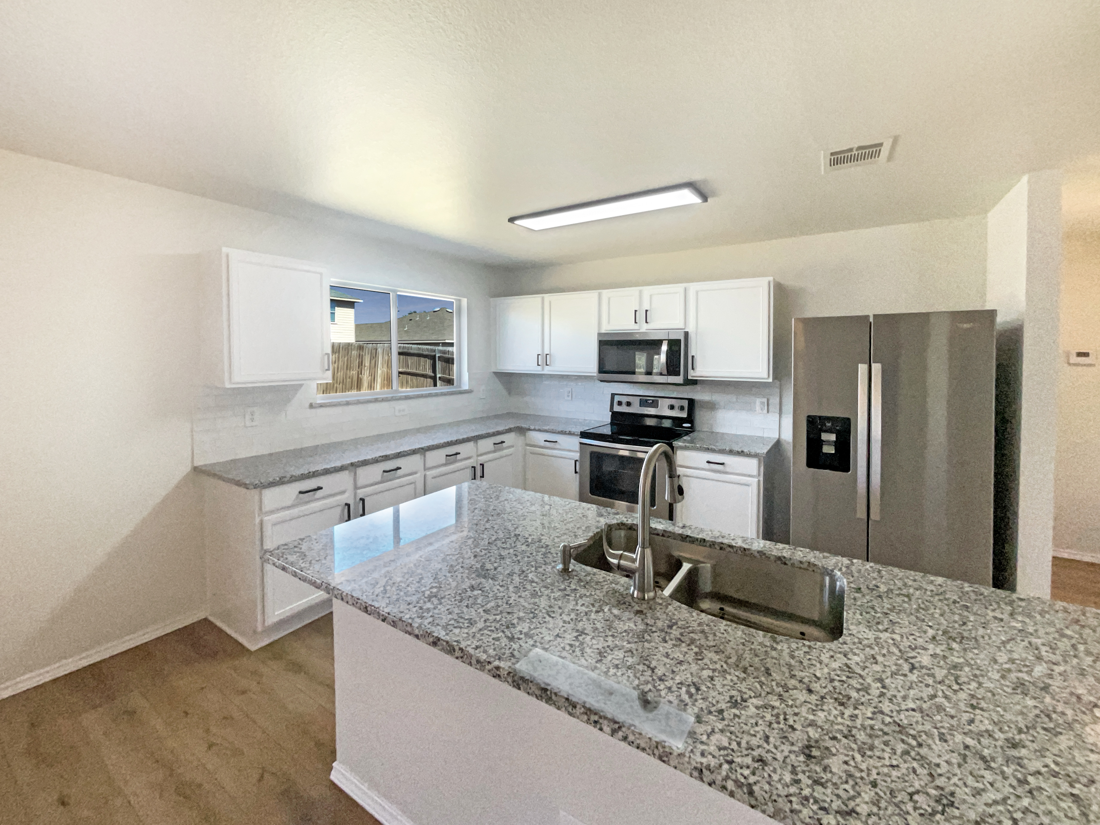 Photo 6 of 24 of 2019 Kingsbridge Dr, Heartland, TX