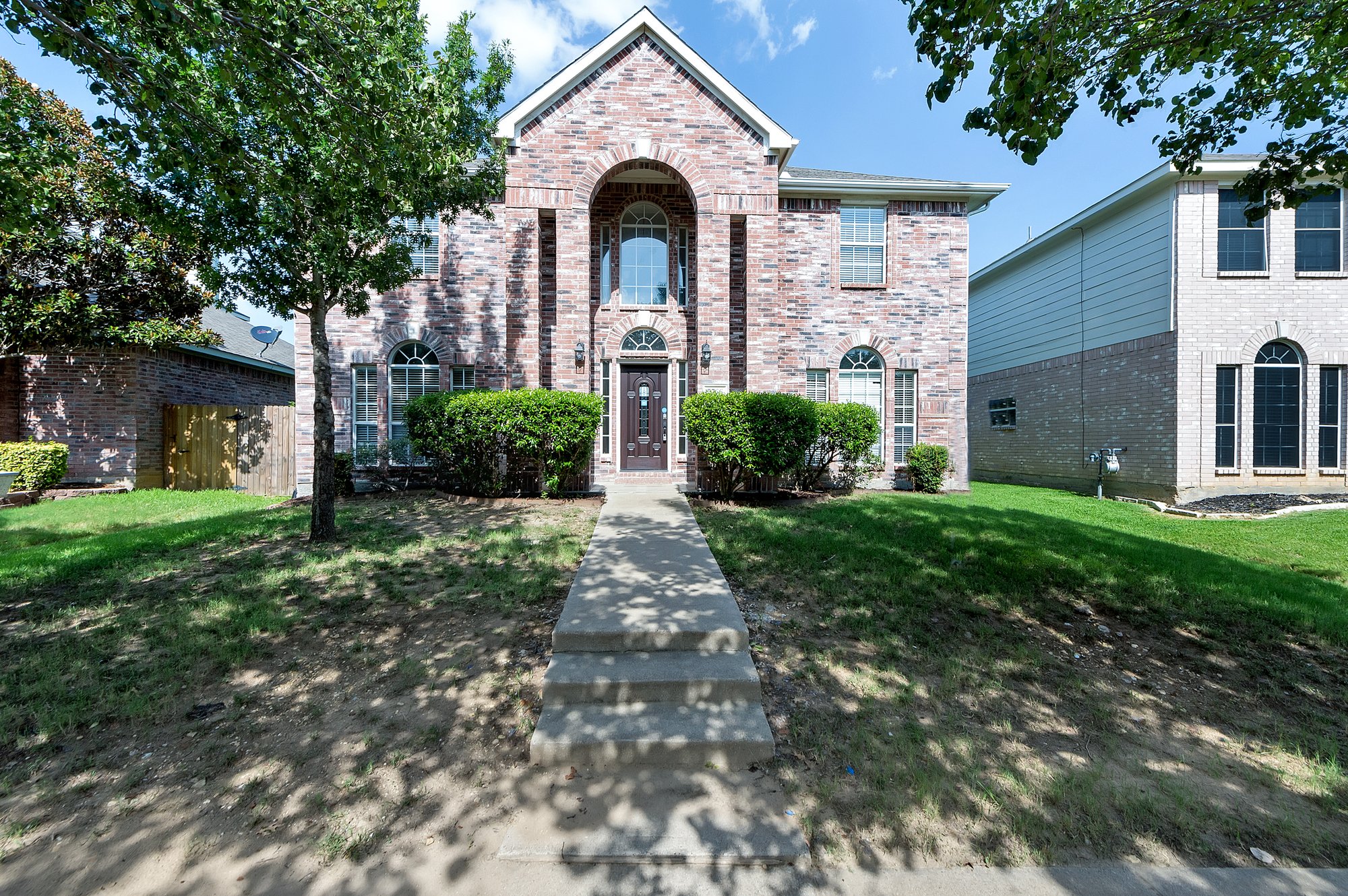 Photo 1 of 34 - 7766 Teal Dr, Fort Worth, TX 76137