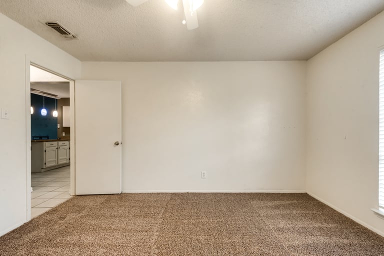 Photo 20 of 33 - 2925 Beachtree Ln, Bedford, TX 76021