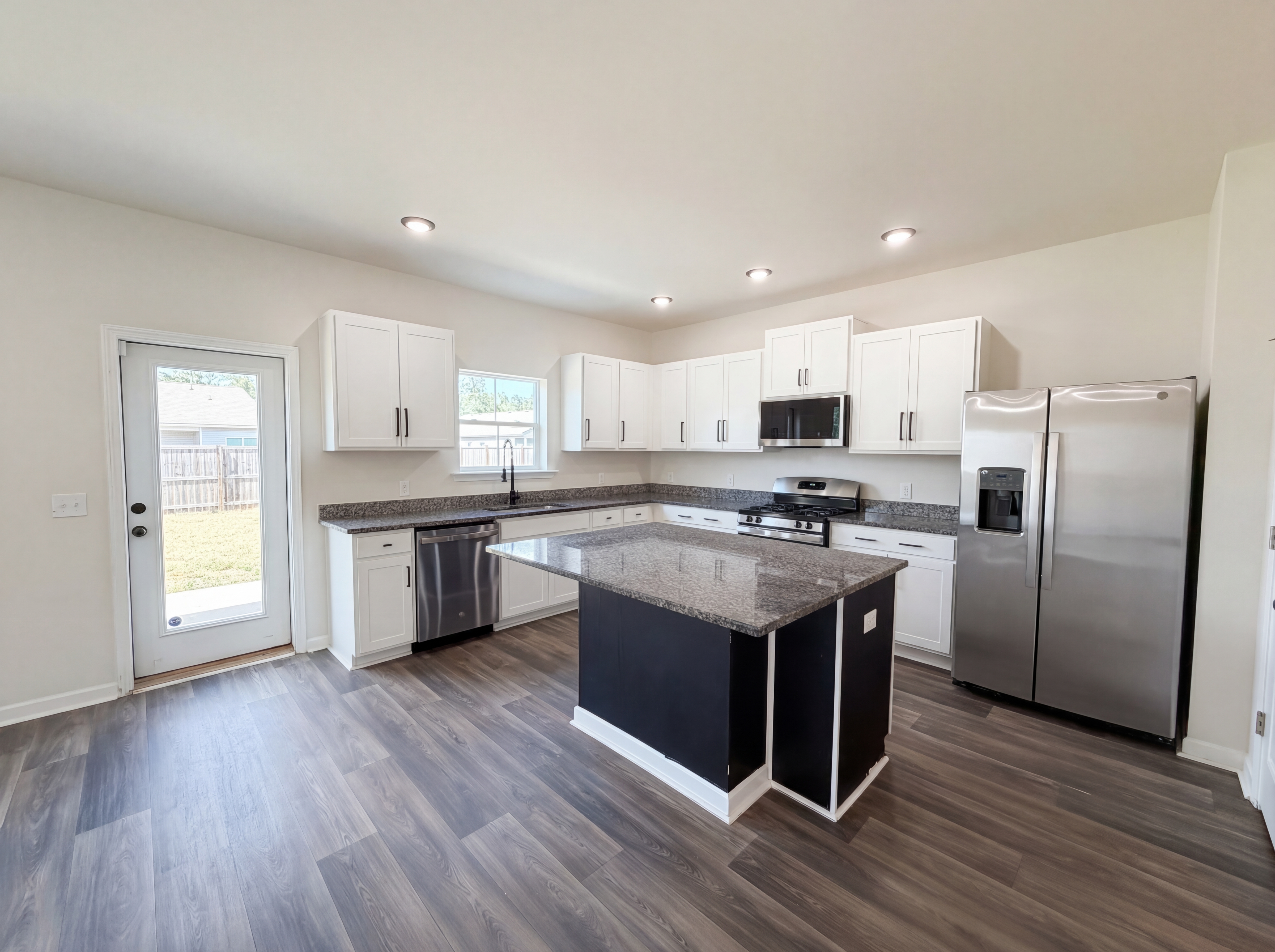Photo 2 of 19 of 152 Pine Crest View Dr, Summerville, SC