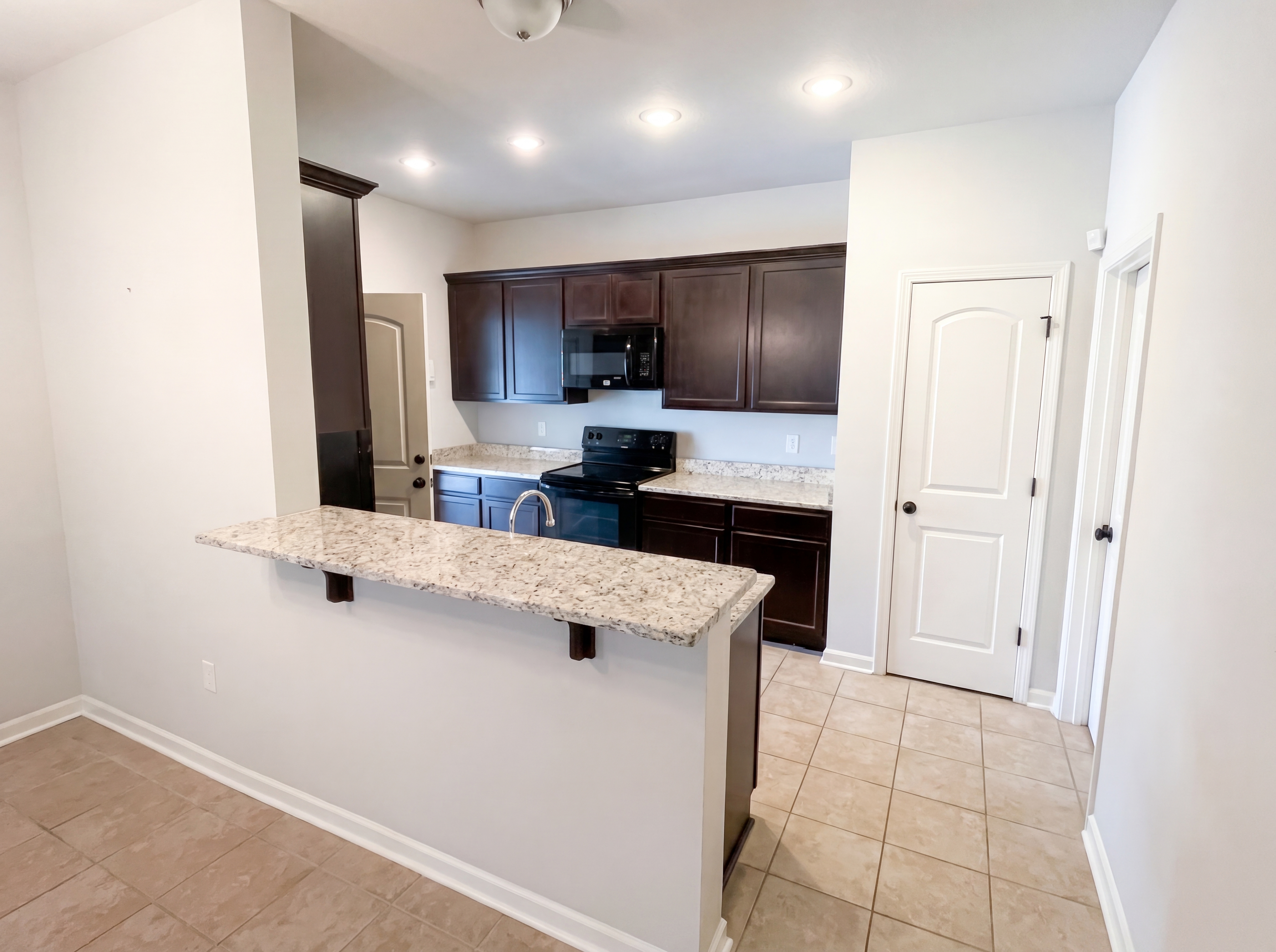 Photo 2 of 15 of 402 Cypress Garden Dr, Houma, LA