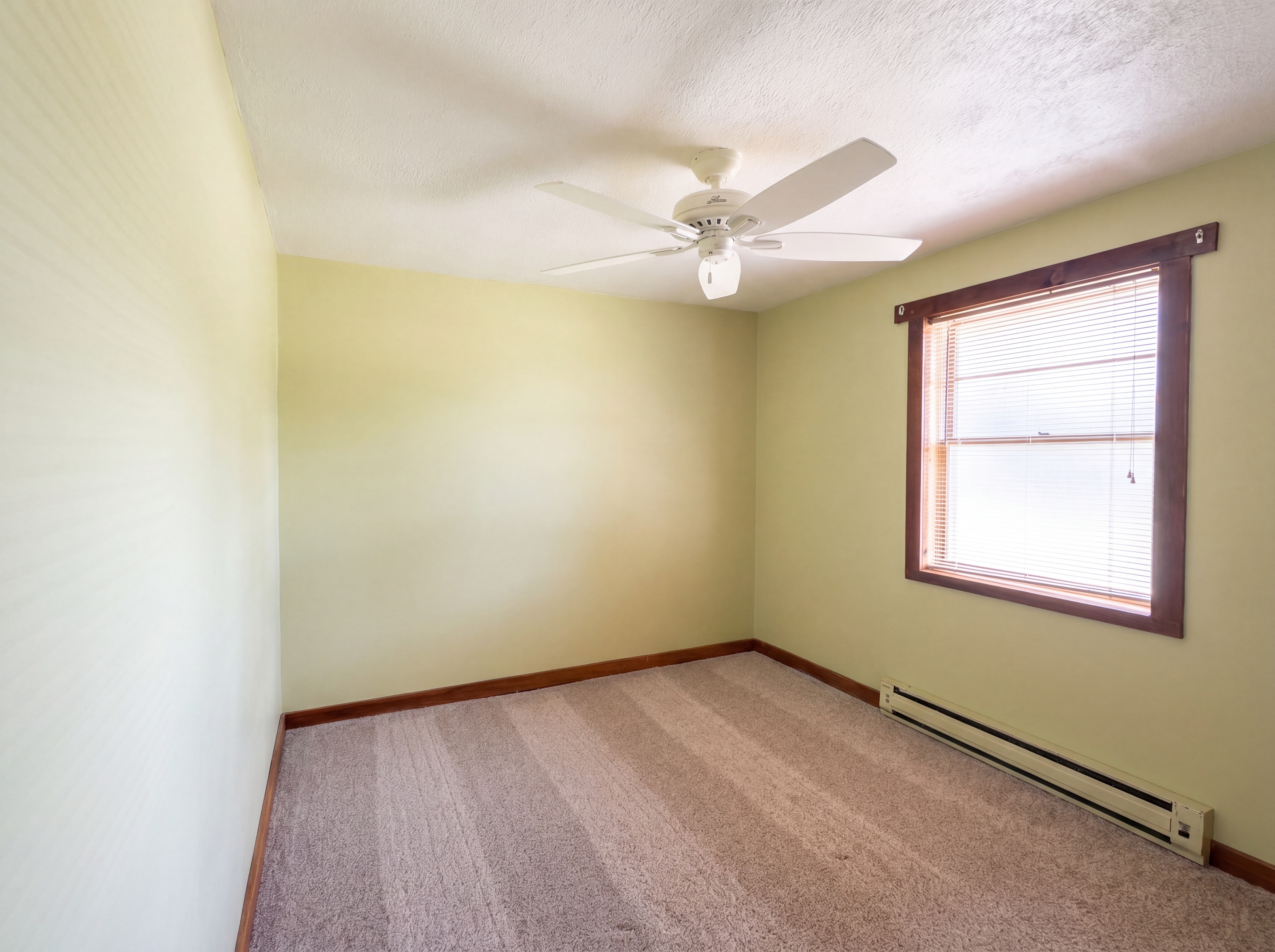 Photo 4 of 19 of 1385 Bender Ave, Daytona Beach, FL
