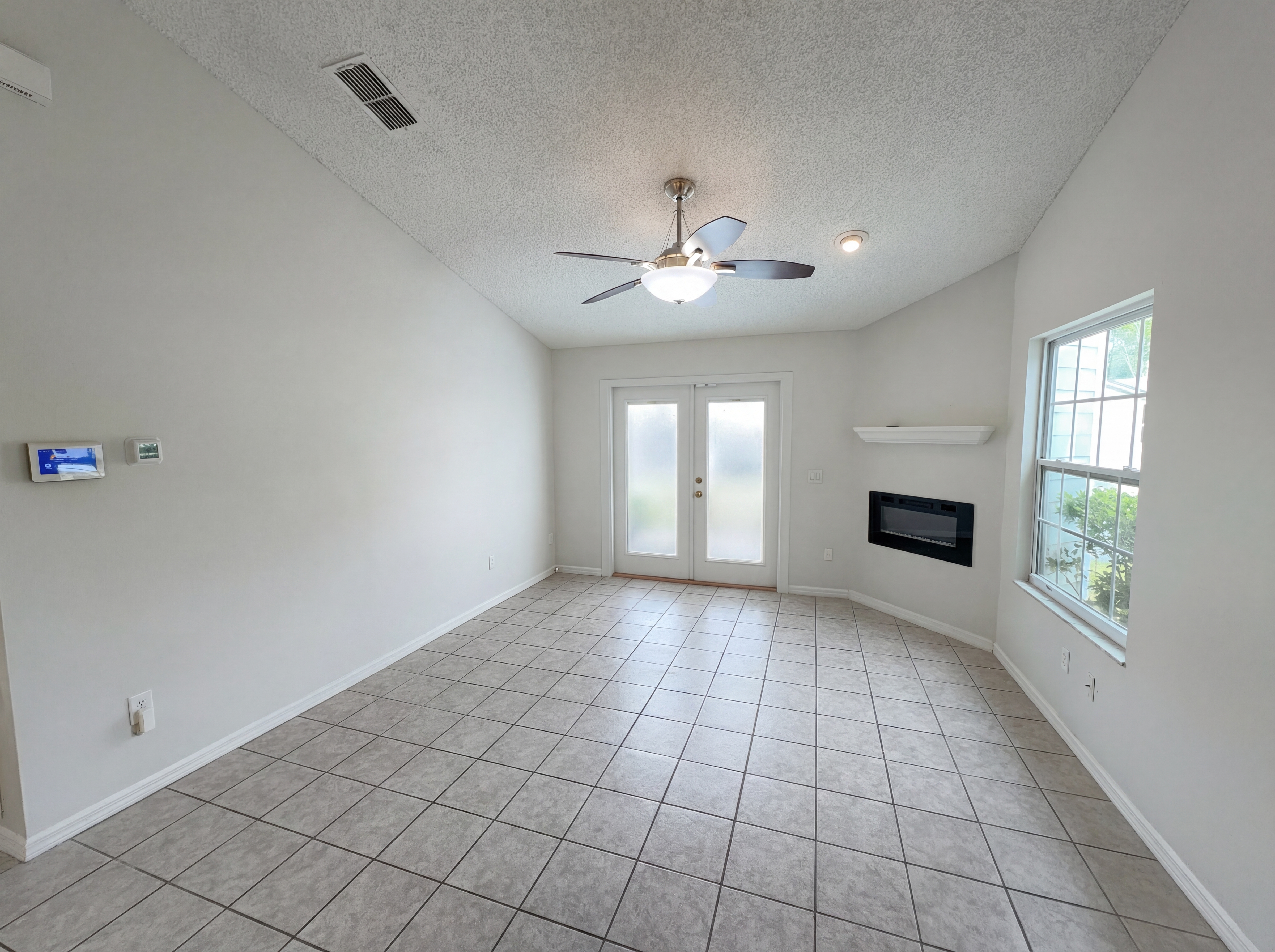 Photo 13 of 18 of 2000 Plainfield Dr, Orlando, FL
