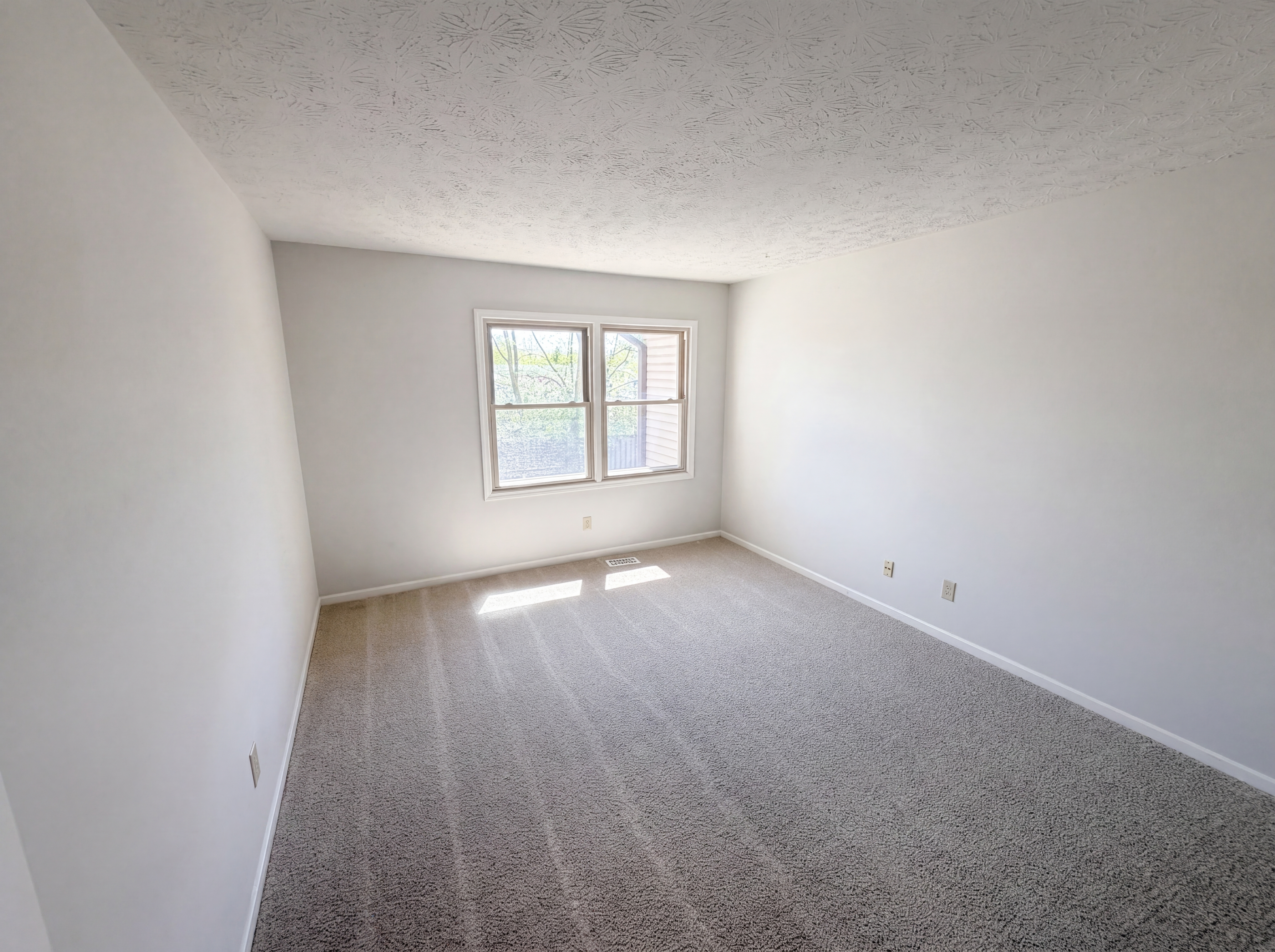 Photo 4 of 19 of 9463 Maple Way, Indianapolis, IN