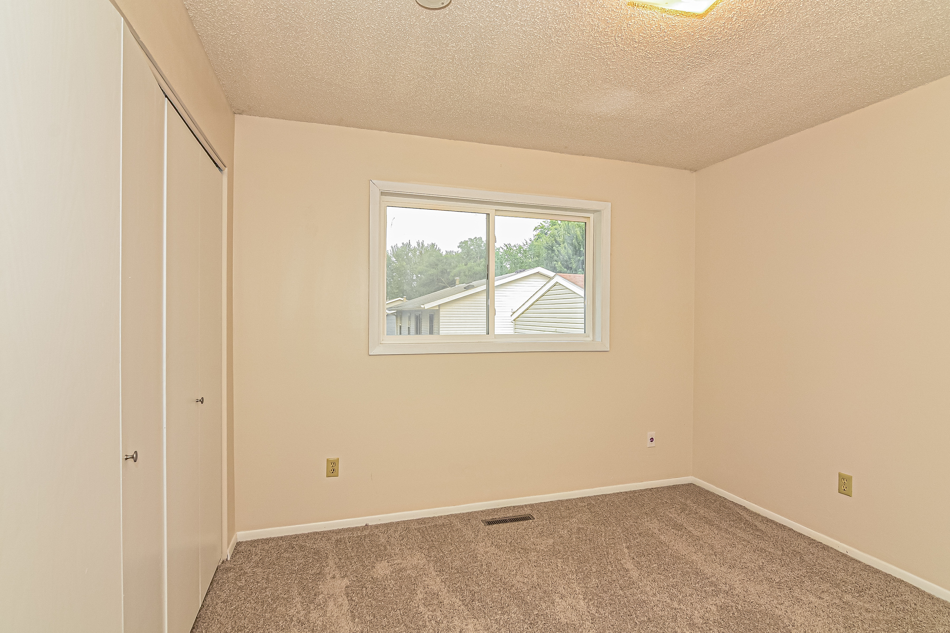 Photo 11 of 22 of 4412 22nd Ave NW, Rochester, MN
