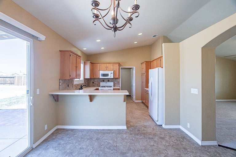 Photo 9 of 23 - 21250 Seibel Ln, Apple Valley, CA 92308