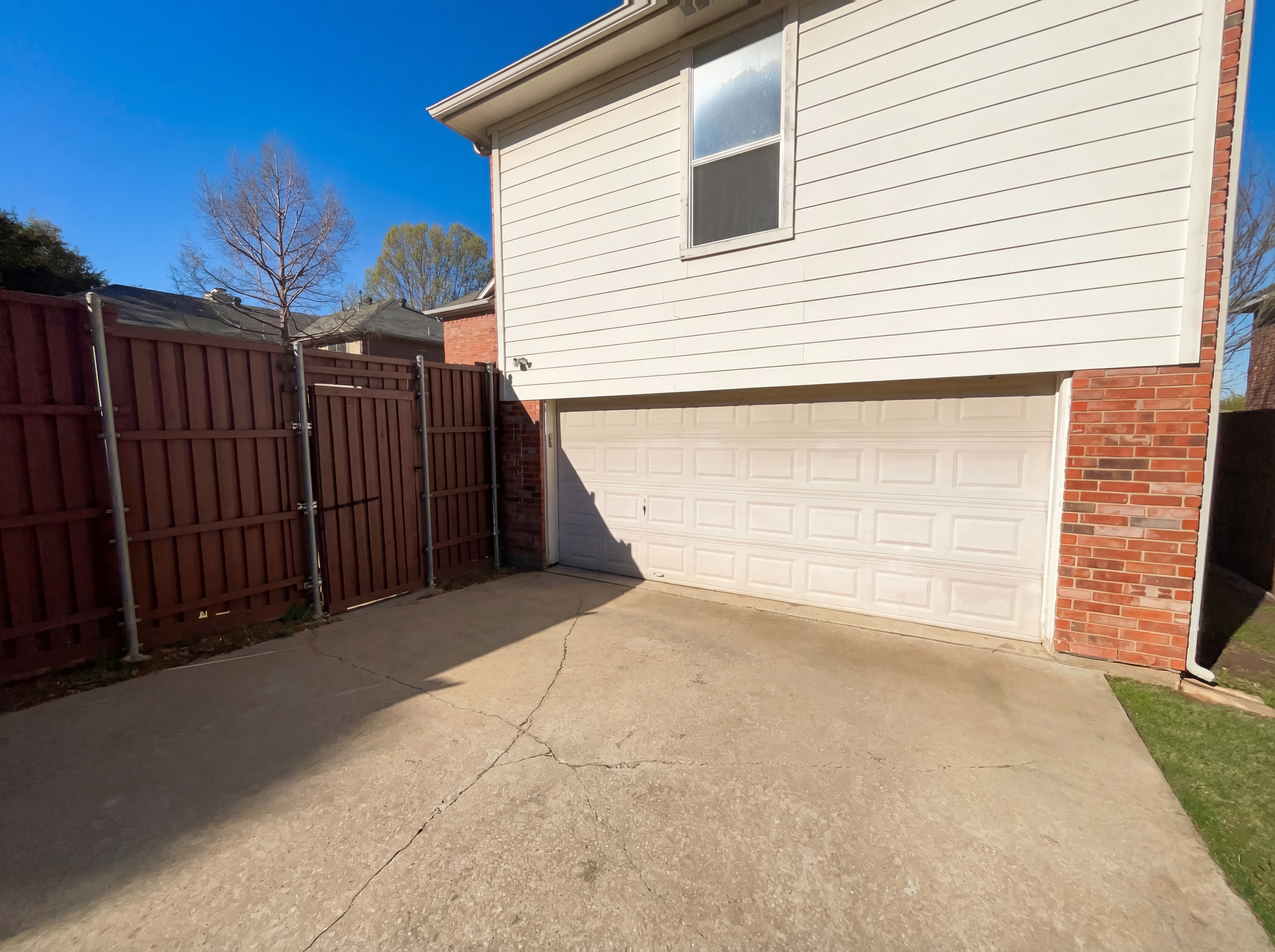 Photo 20 of 24 of 2406 Manchester Dr, Carrollton, TX
