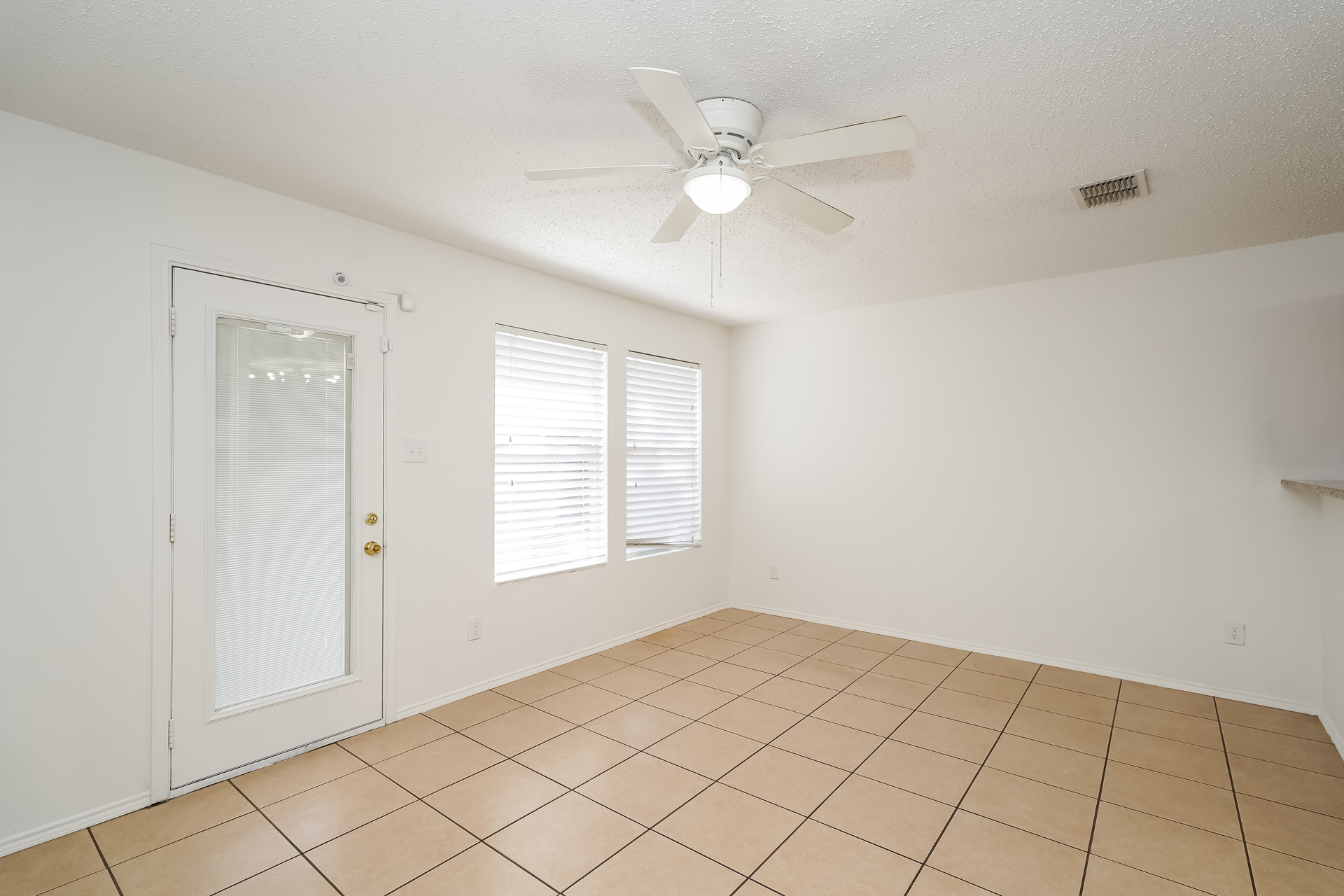 Photo 15 of 21 of 8717 Hunters Creek Dr, Fort Worth, TX
