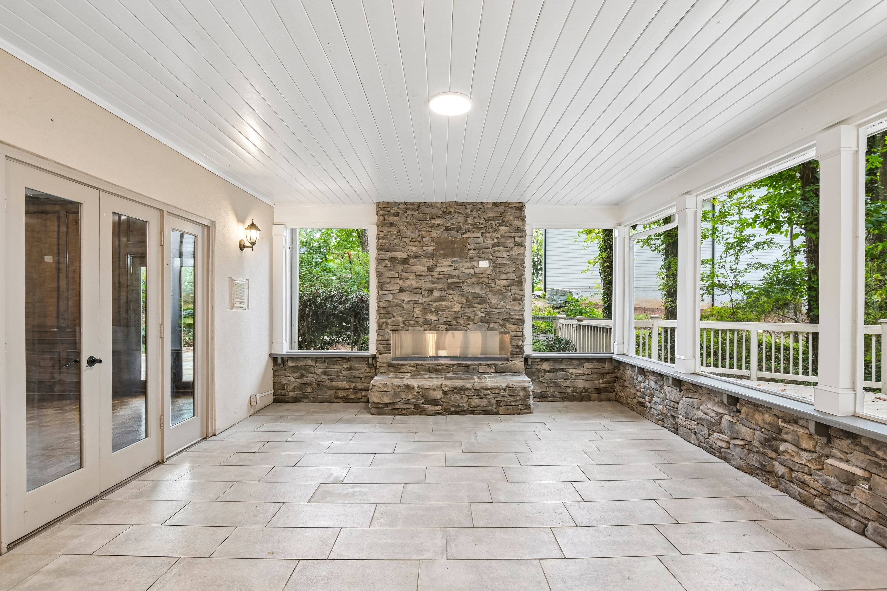 Photo 14 of 39 of 286 River Cliff Gate SE, Marietta, GA
