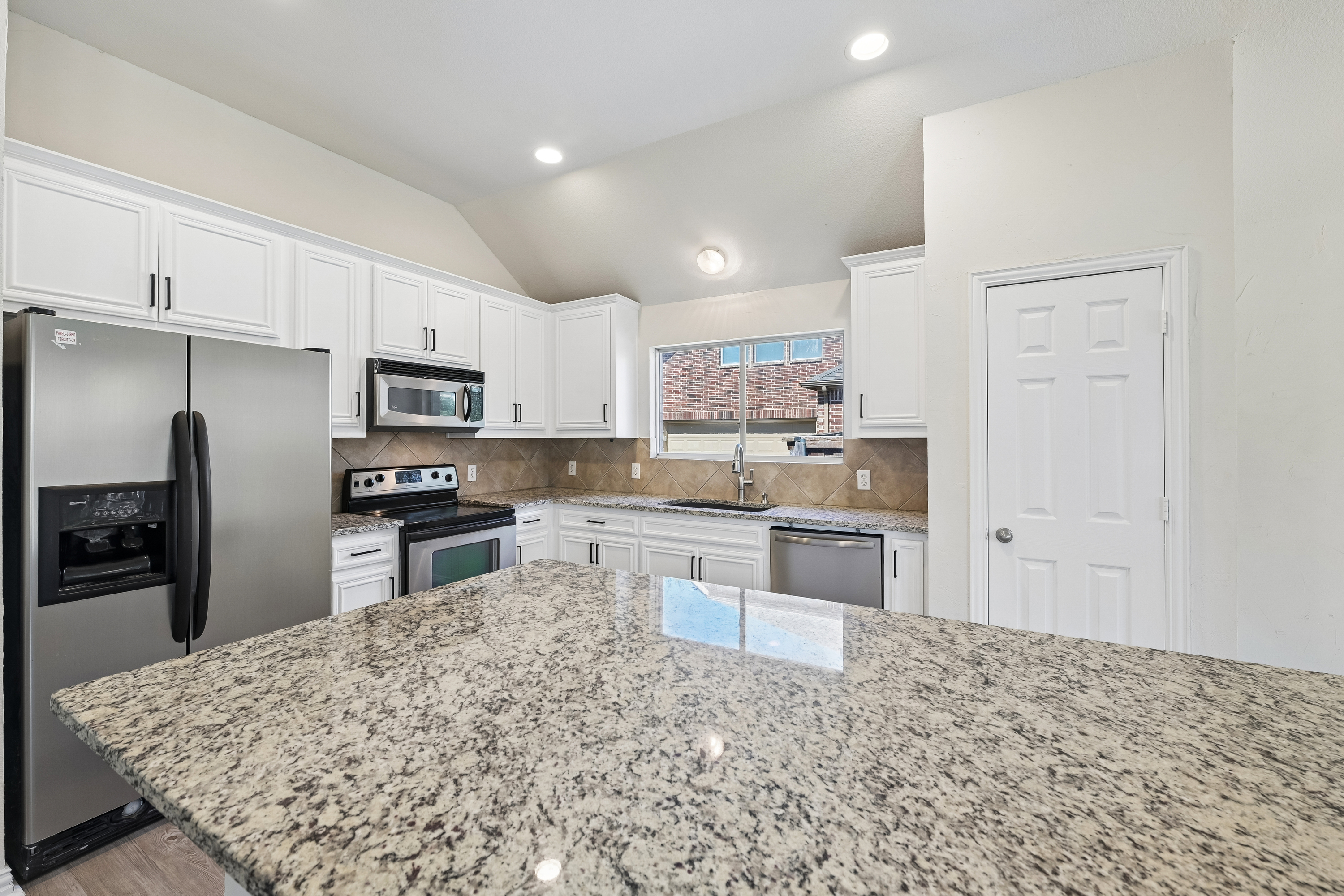 Photo 6 of 35 of 1009 Spinnaker Dr, Forney, TX