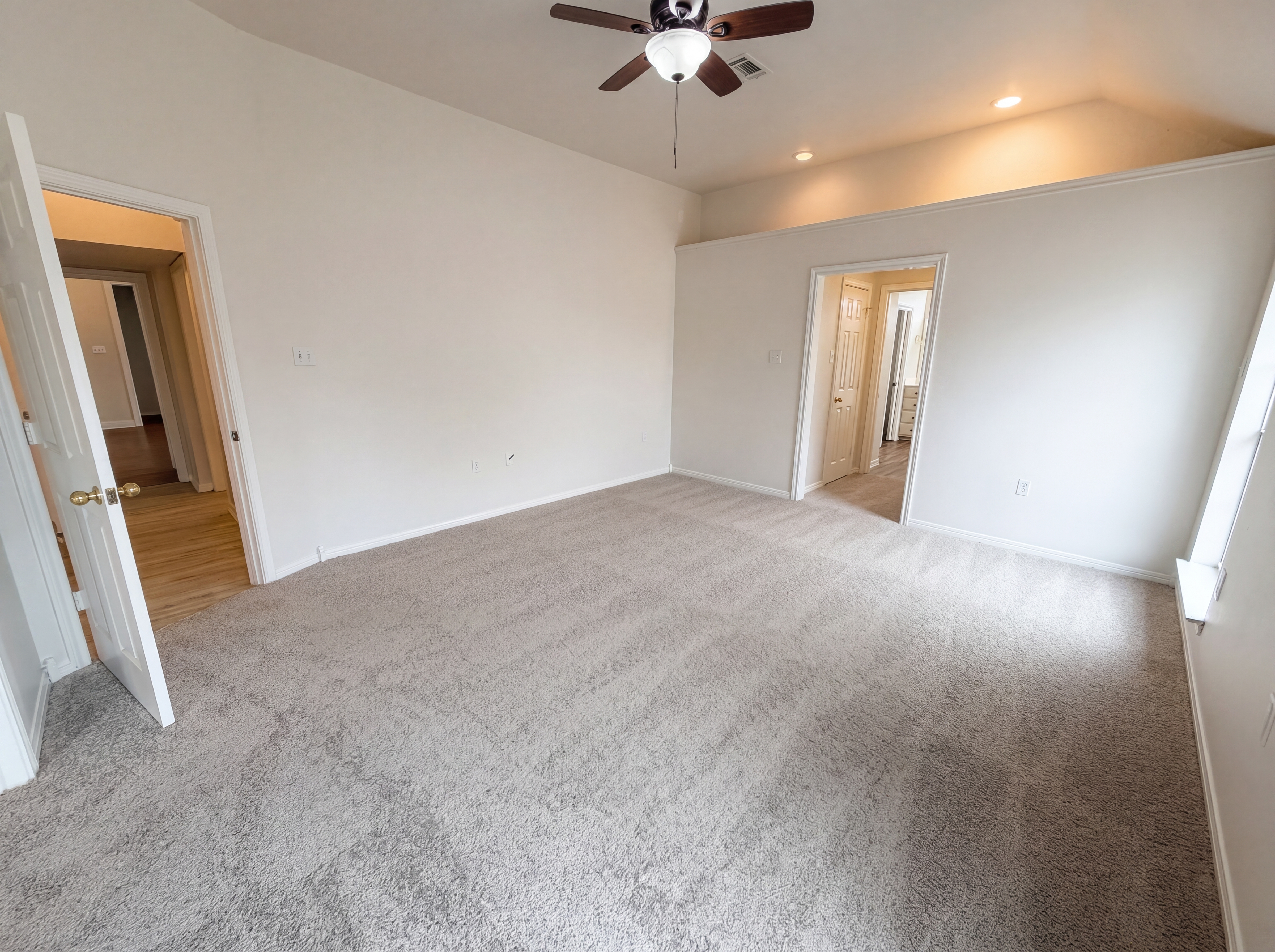 Photo 10 of 25 of 1226 Oakmanor Cir, Hewitt, TX