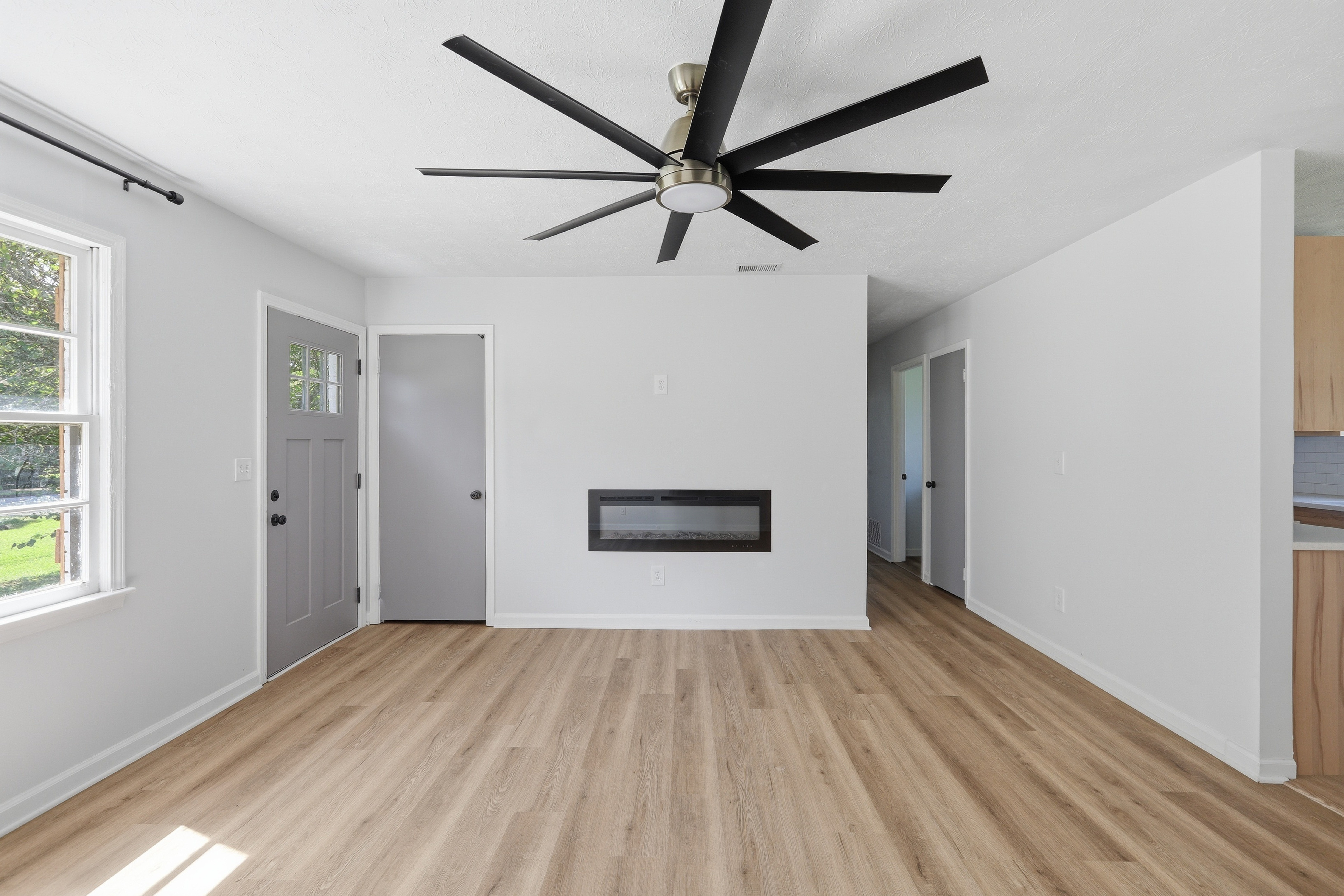 Photo 3 of 24 of 5734 Hill Rd, Powder Springs, GA