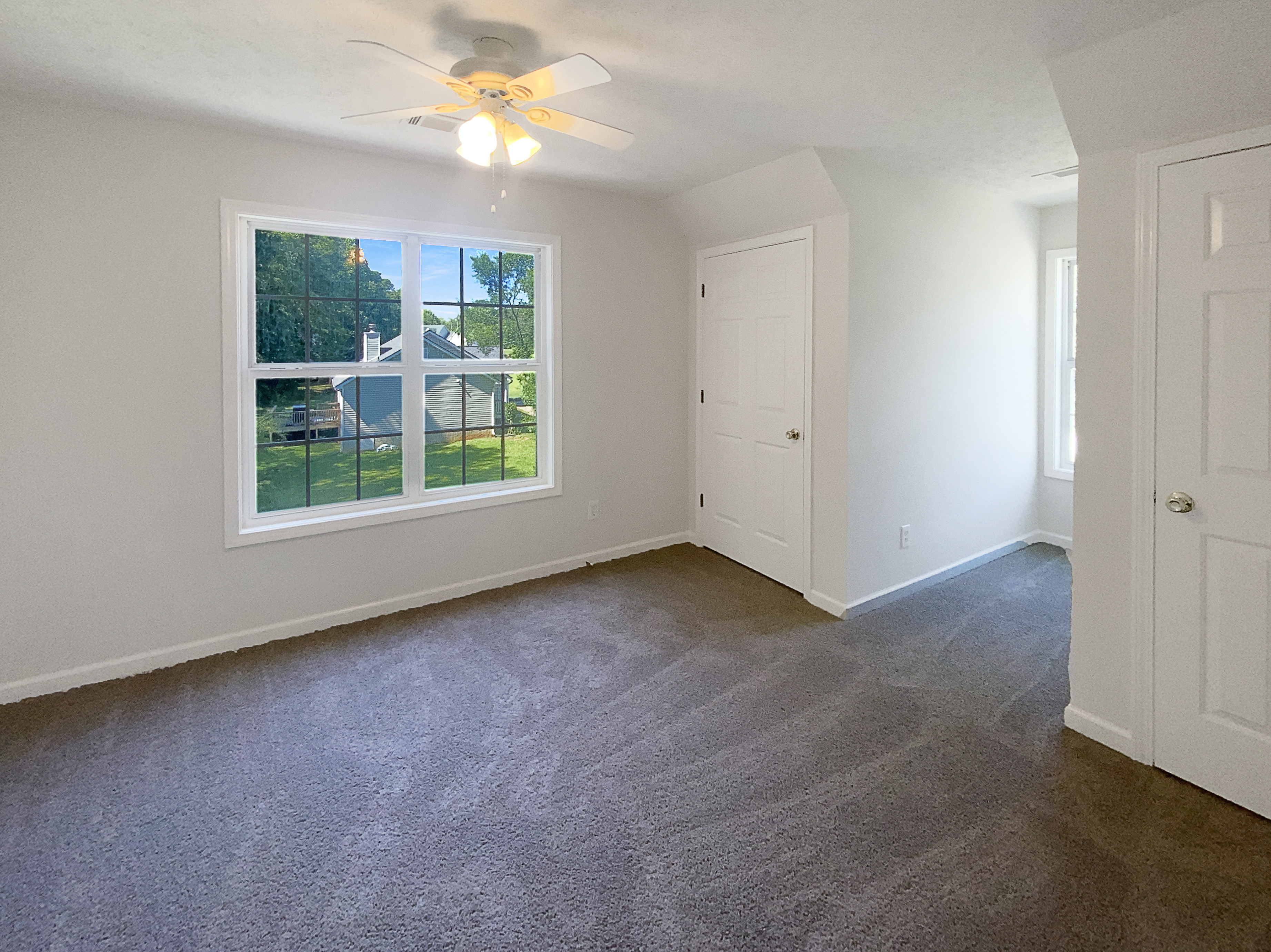 Photo 5 of 24 of 132 Lynnview Ct, McDonough, GA