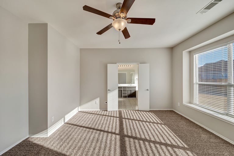 Photo 19 of 31 - 9625 Brenden Dr, Fort Worth, TX 76108